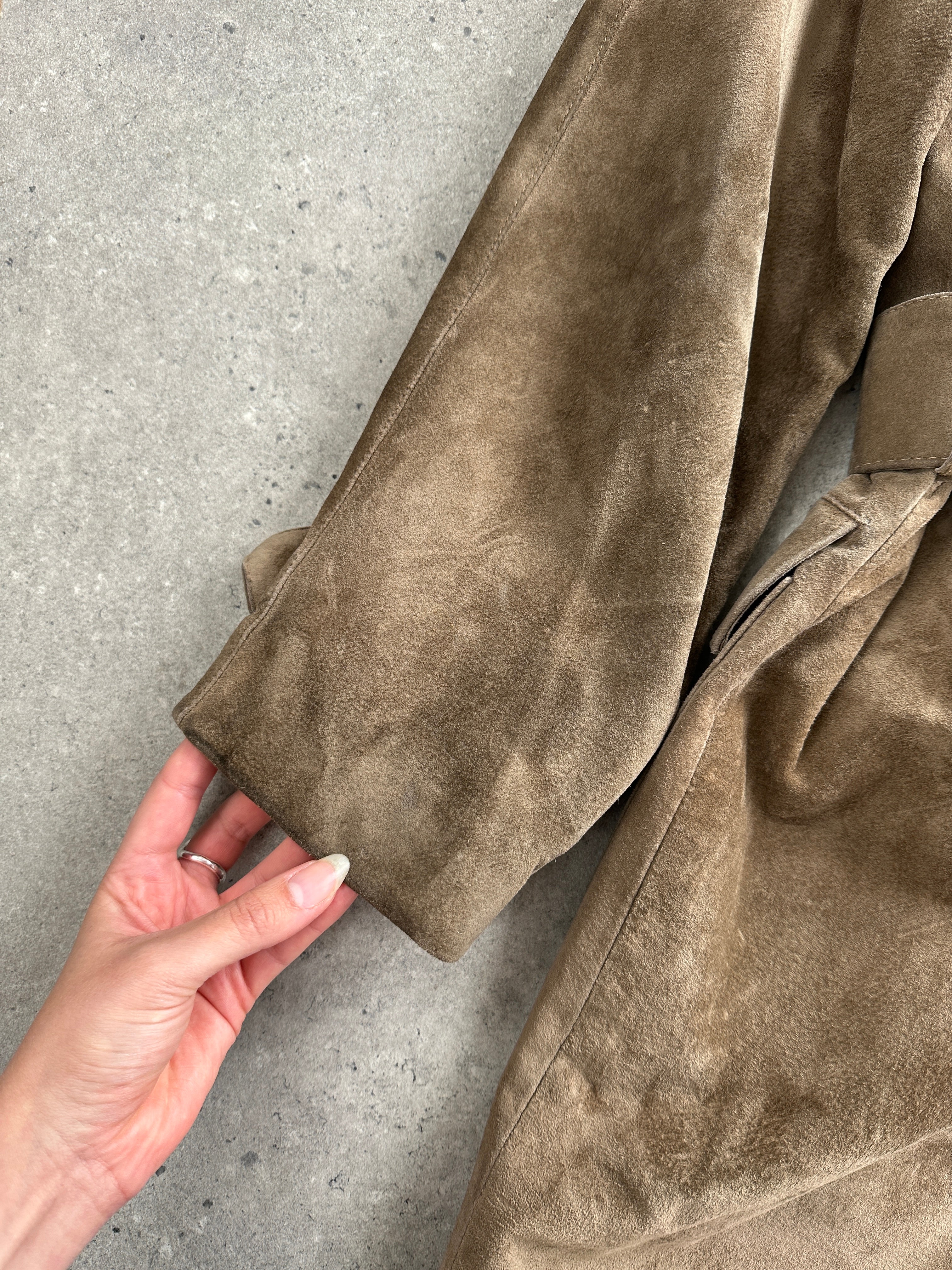 Vintage pure suede belted trench coat in XL size, featuring classic design and soft texture, suitable for stylish outerwear.