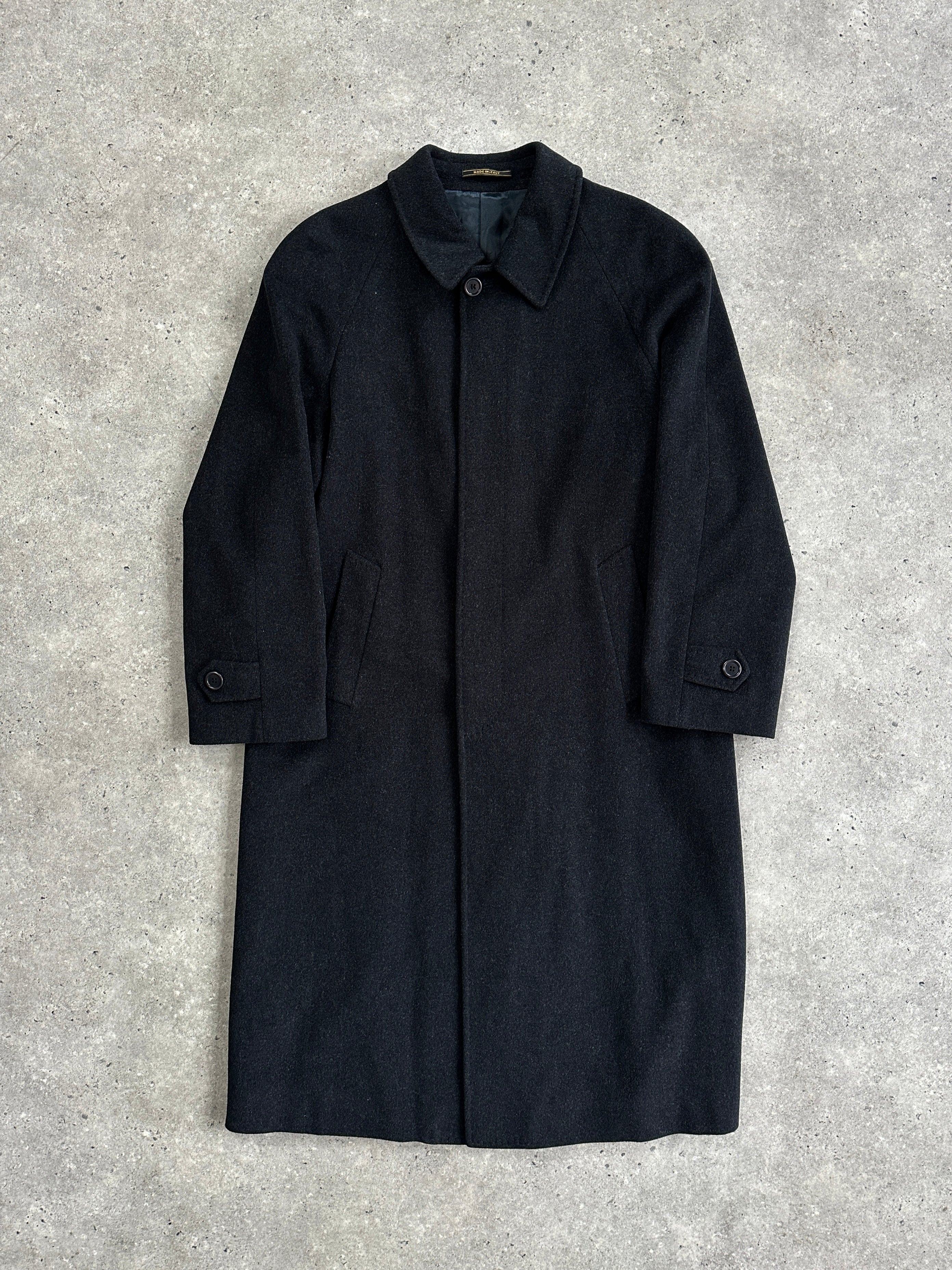 Loro Piana Viola coat in pure virgin wool with concealed placket, shown in XL size, featuring a tailored silhouette and classic design.