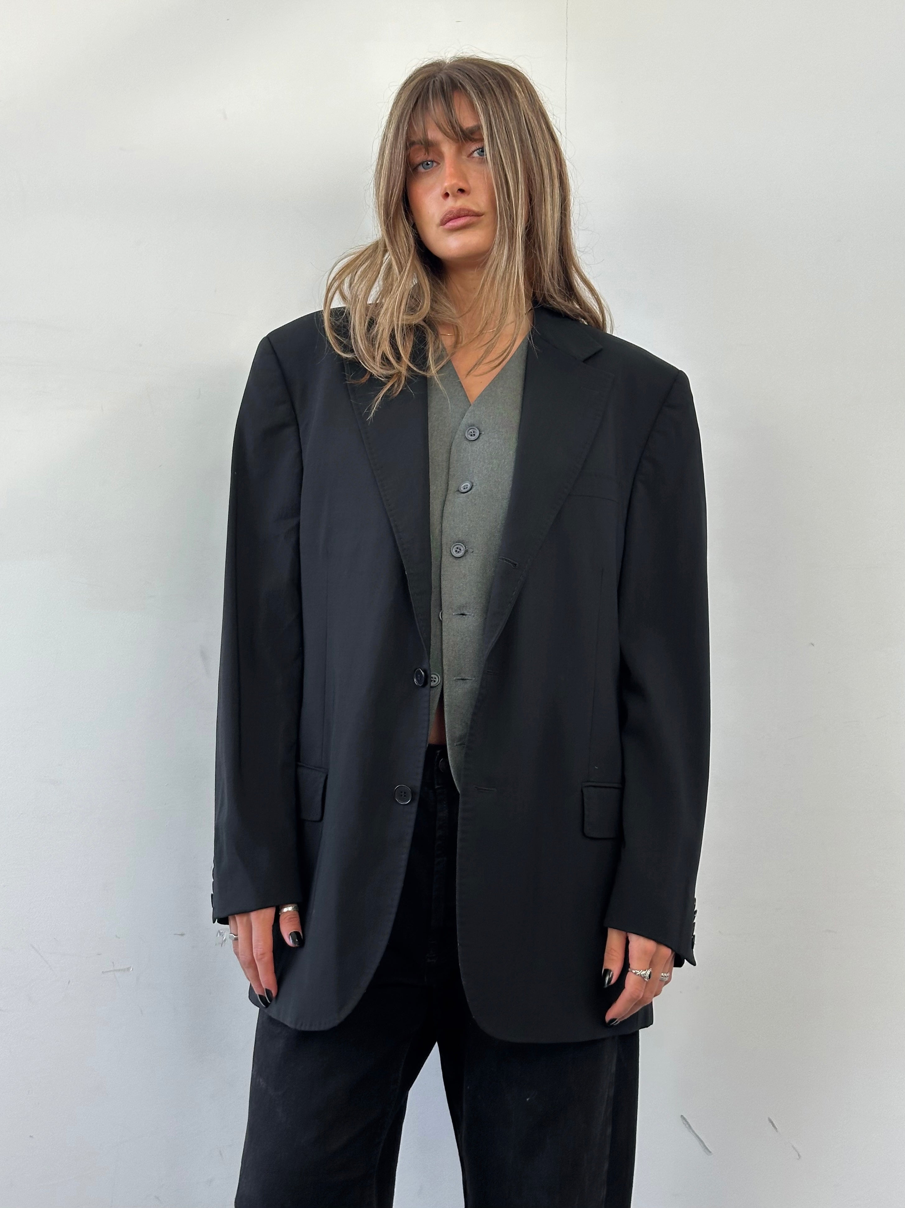 Gianfranco Ferre wool single-breasted blazer in size 44R/XL, tailored fit, dark color, shown on a mannequin.