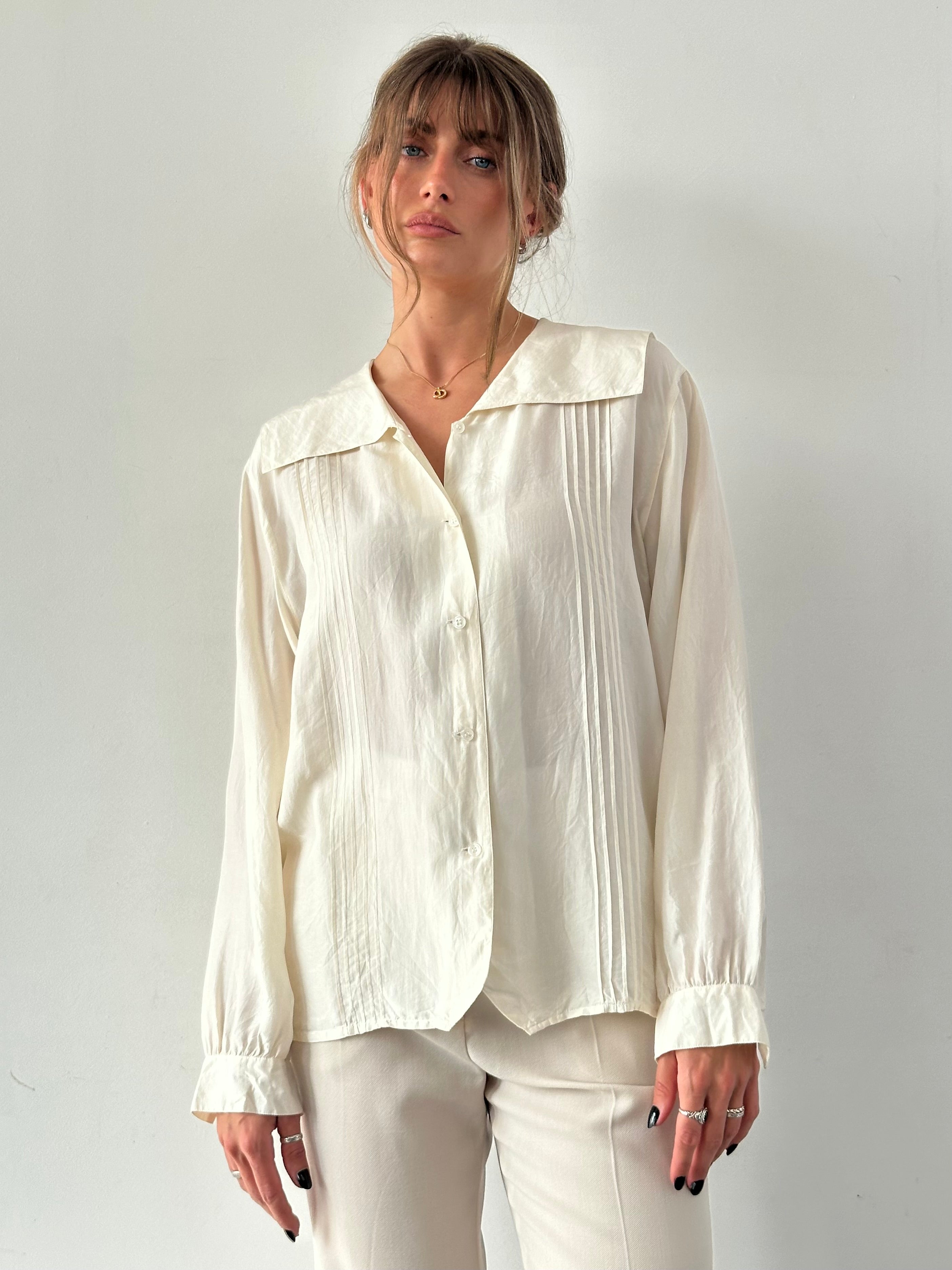 Vintage pure silk oversized collar shirt in light color, featuring a relaxed fit and classic button-down design.