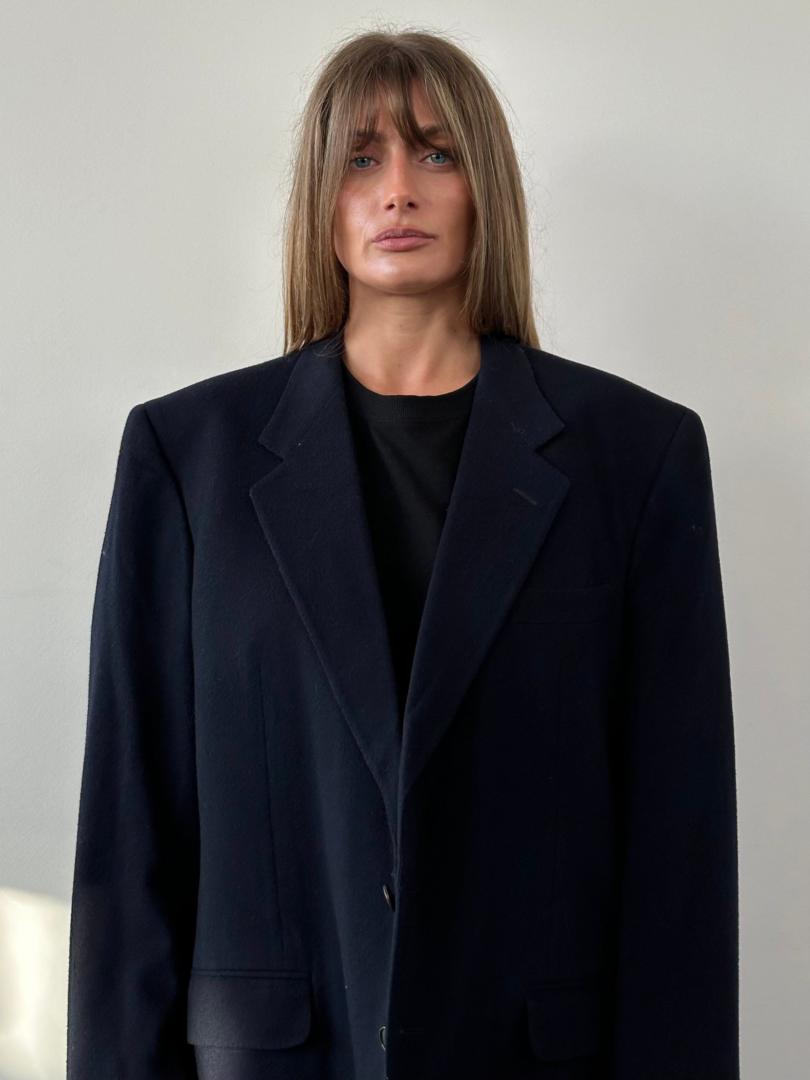 Aquascutum brushed wool cashmere single-breasted blazer in size 46R/XXL, tailored fit with classic lapels and structured design.