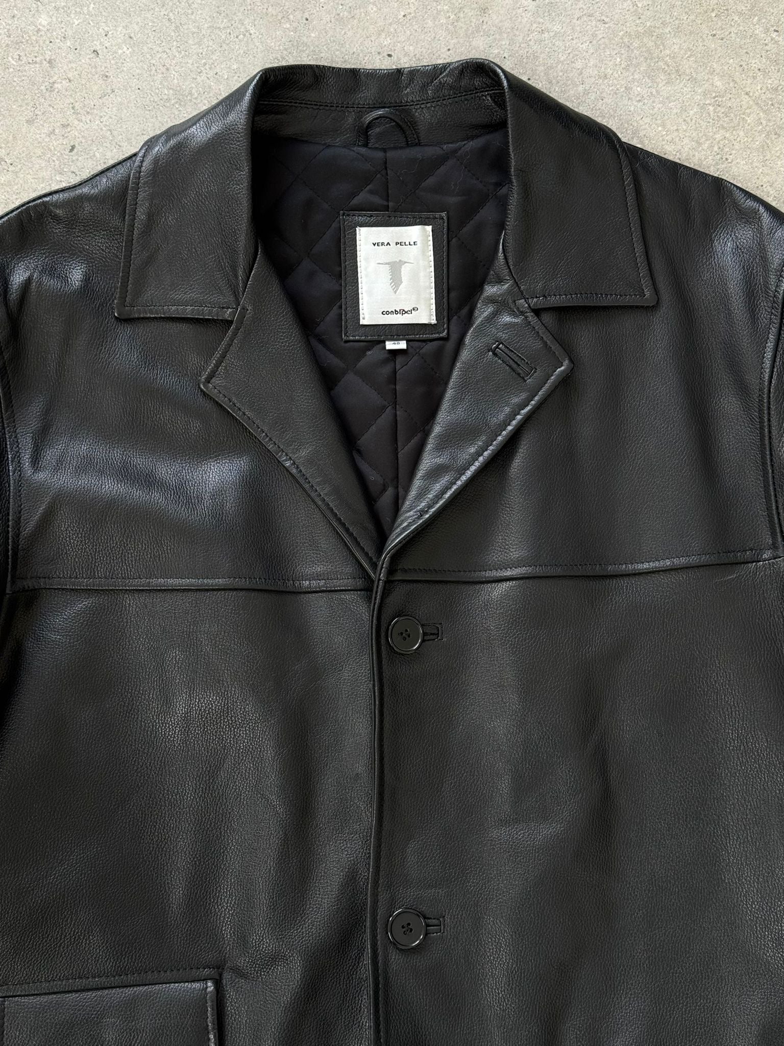 Conbipel 1990s leather trench coat in XL, stylish vintage leather jacket with classic design and textured brown leather.