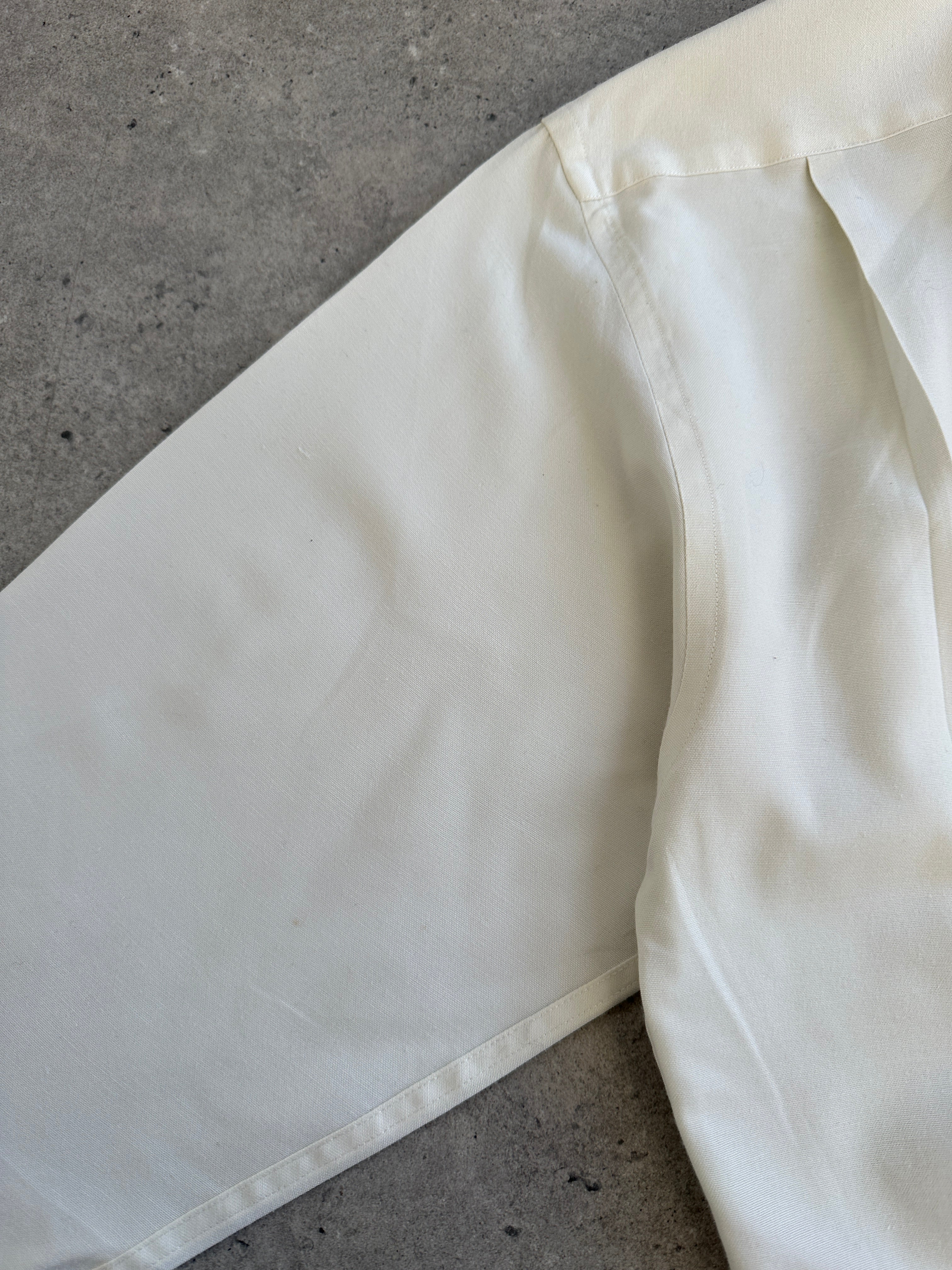 Burberry London 1990s cotton logo shirt in size M, featuring classic Burberry branding and a tailored fit.