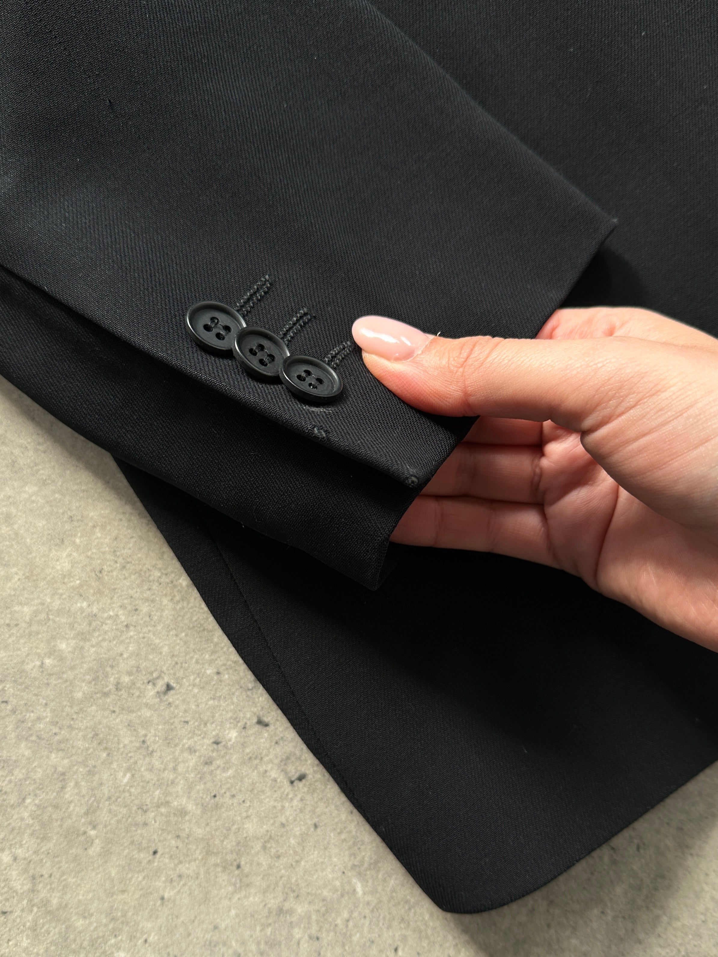 Emporio Armani men's wool single-breasted blazer in size 44R/L, tailored fit with classic lapel and sleek design.