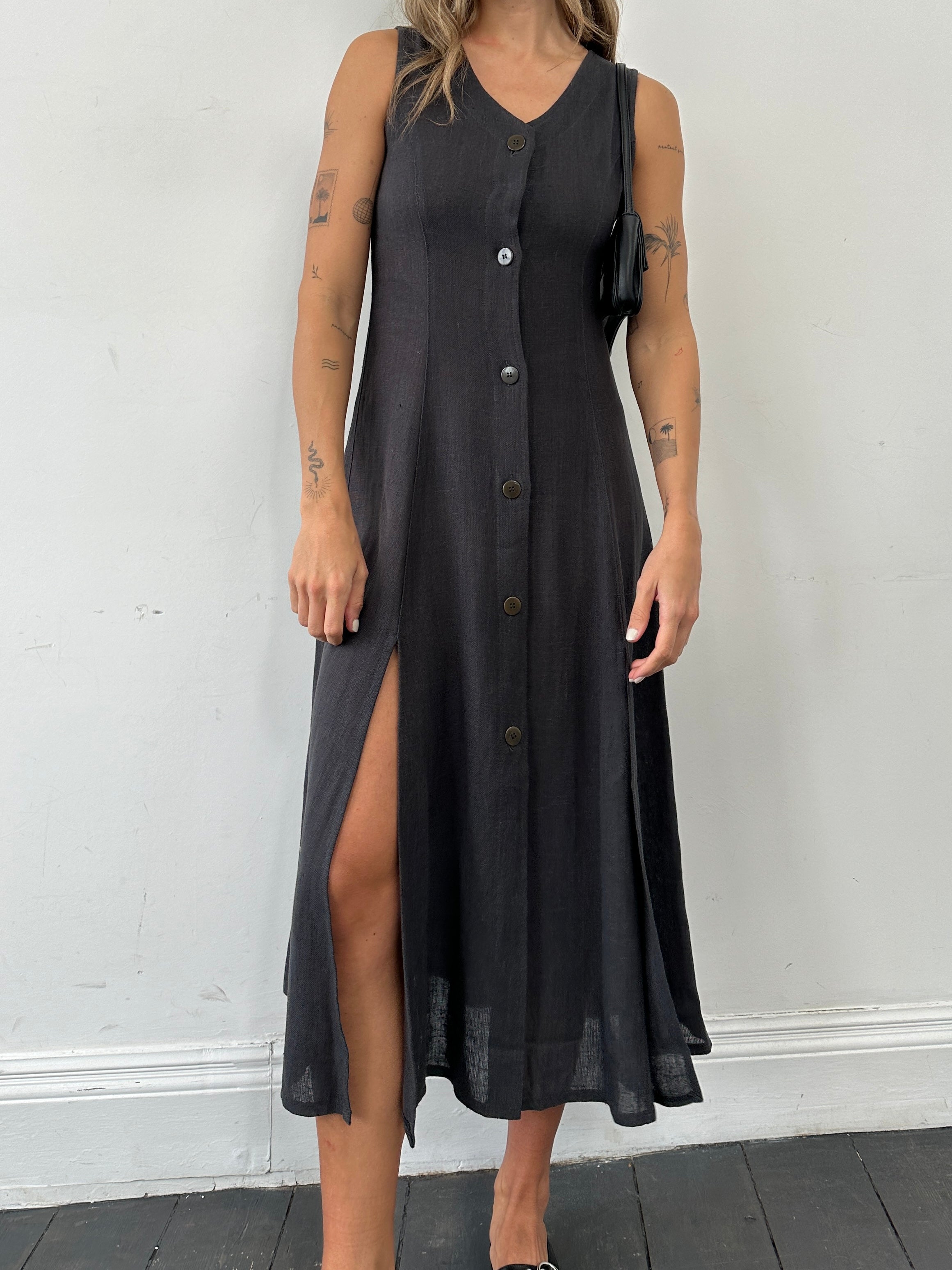 Light beige Italian vintage pure linen side split dress with a relaxed fit, featuring a classic design and side slit detail.