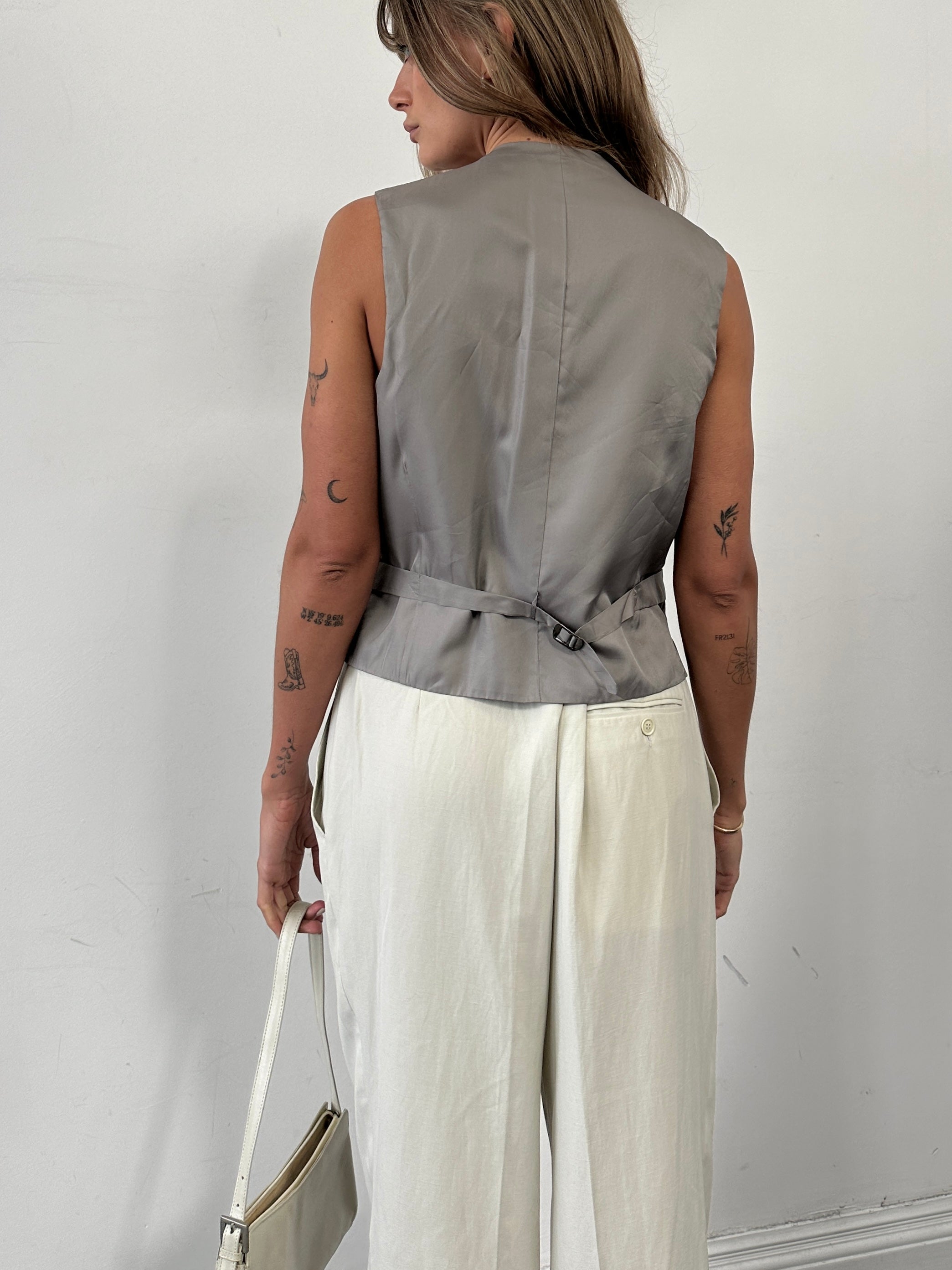 Vintage pure wool tailored waistcoat in M/L size, featuring classic design and detailed stitching, ideal for vintage fashion styles.
