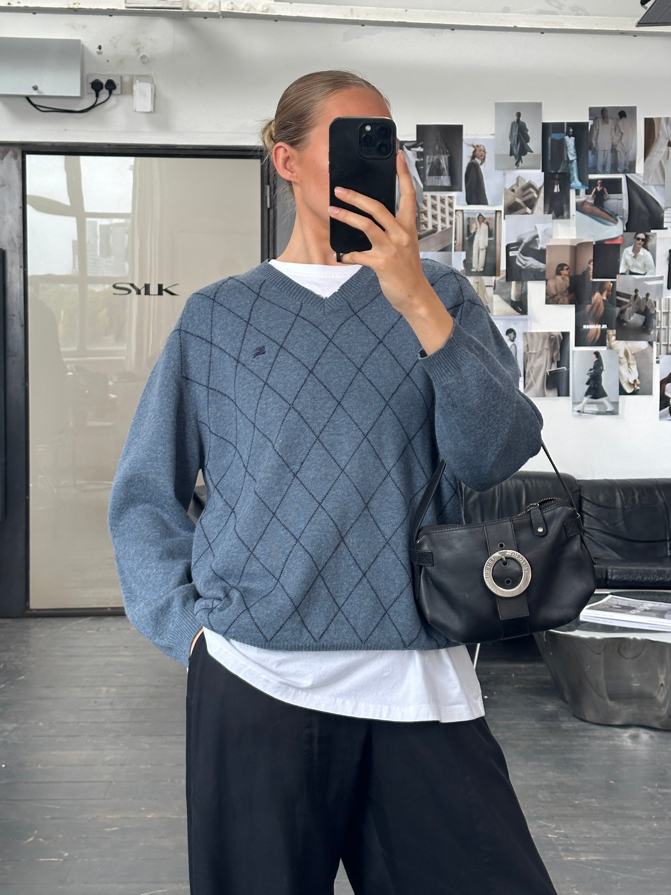 Burberry London 2000s merino wool argyle logo jumper in size L/XL, featuring classic argyle pattern and Burberry branding.