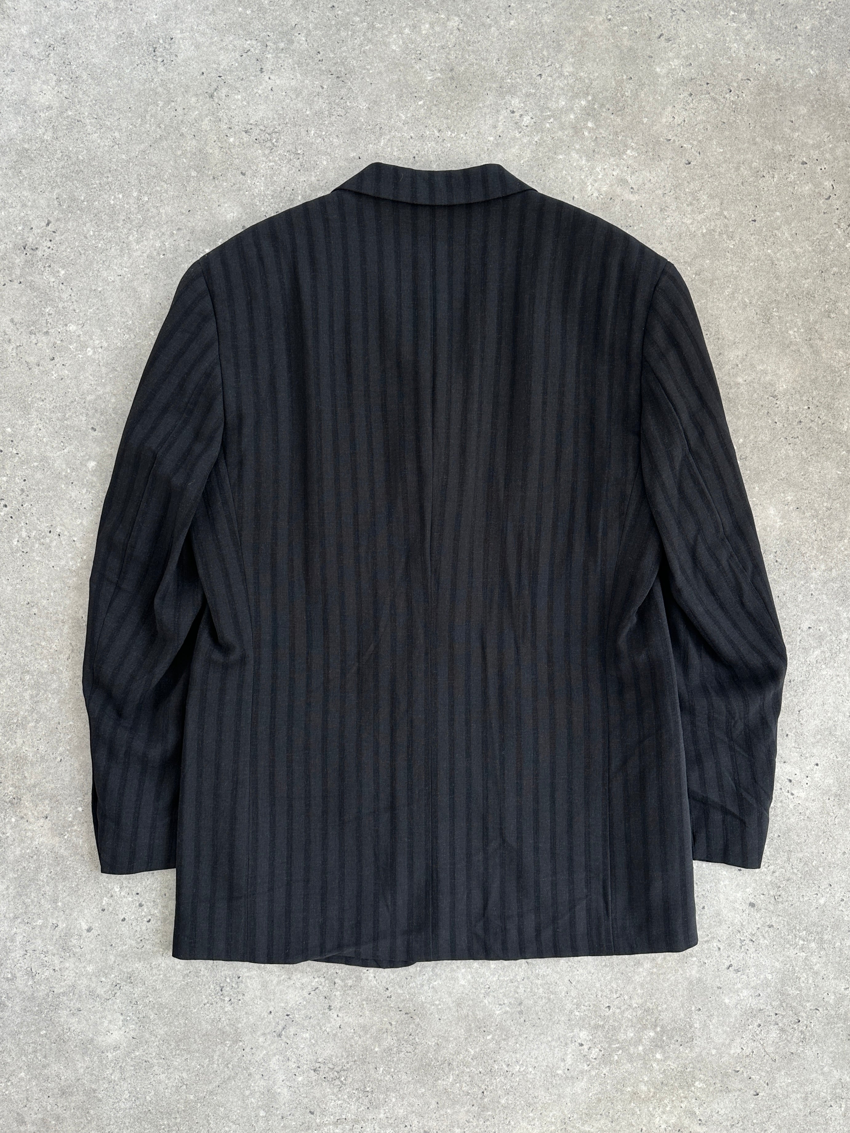 Versace Gianni Versace Couture stripe single-breasted blazer in size 40R/L with tailored fit and bold pattern.