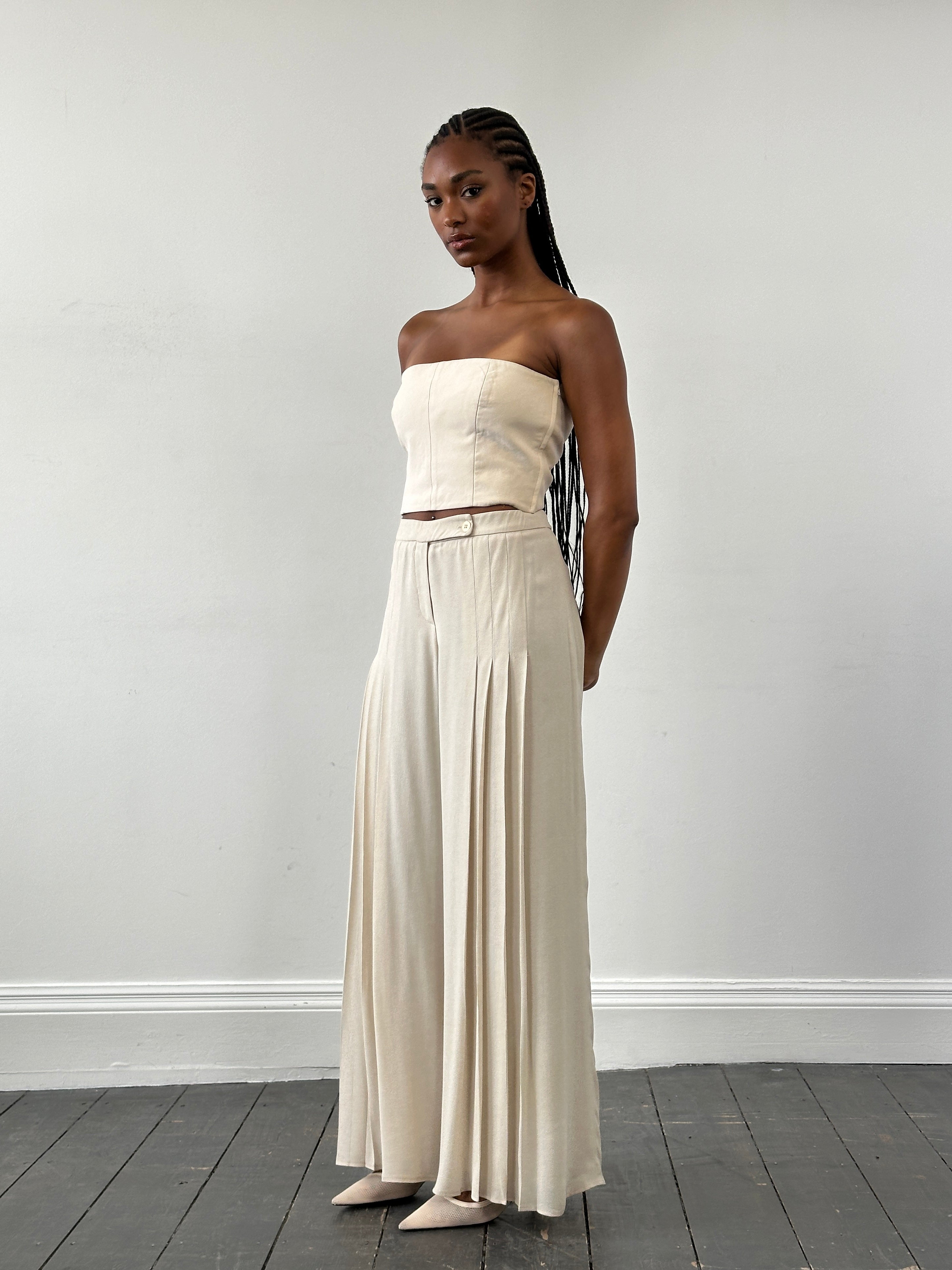 Armani Collezioni 2000s tailored palazzo pleated wide-leg trousers in dark fabric, size W30, with a high waist and flowing silhouette.