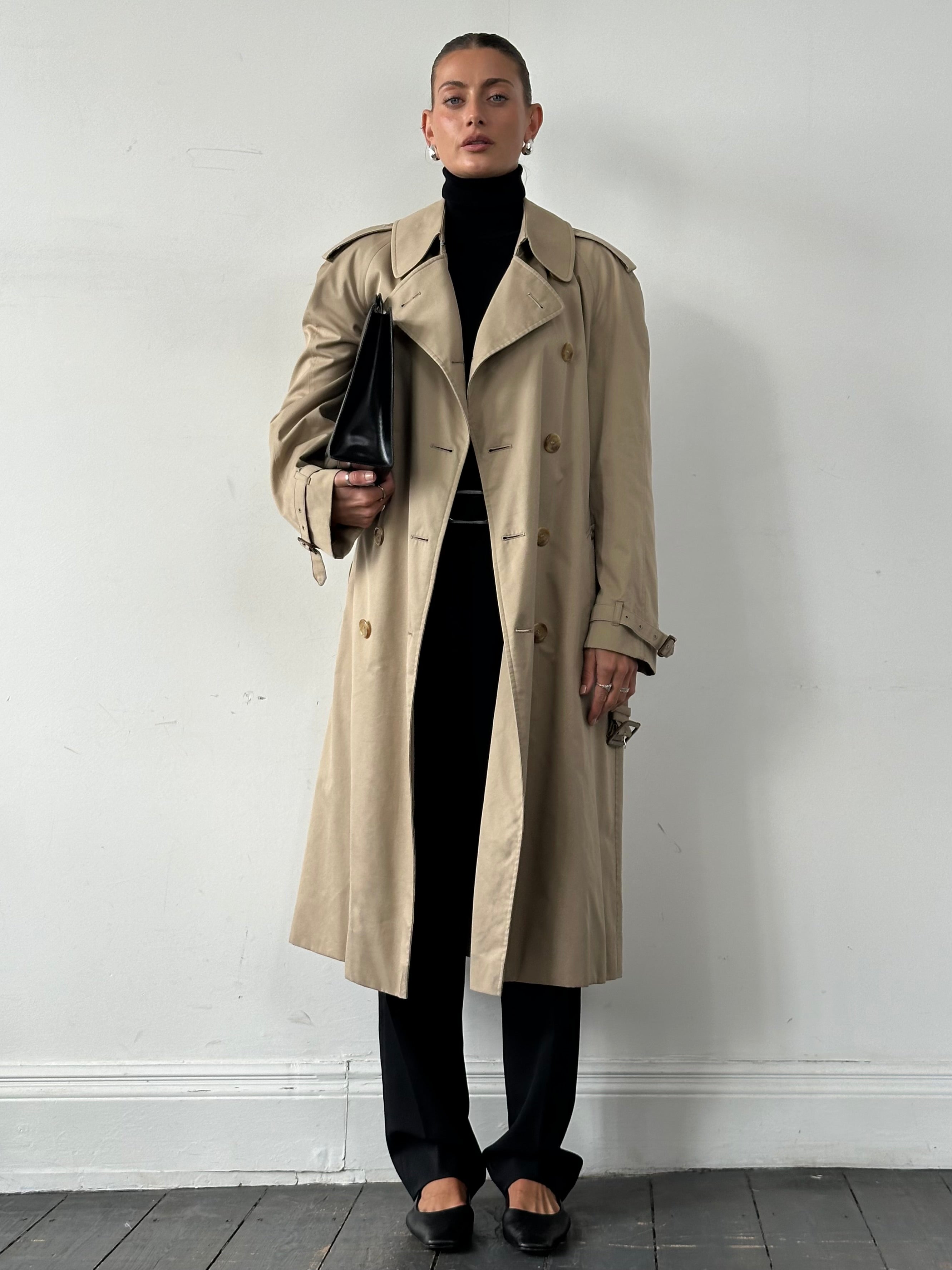 Aquascutum cotton double-breasted belted trench coat in XL, featuring classic design and stylish button details.