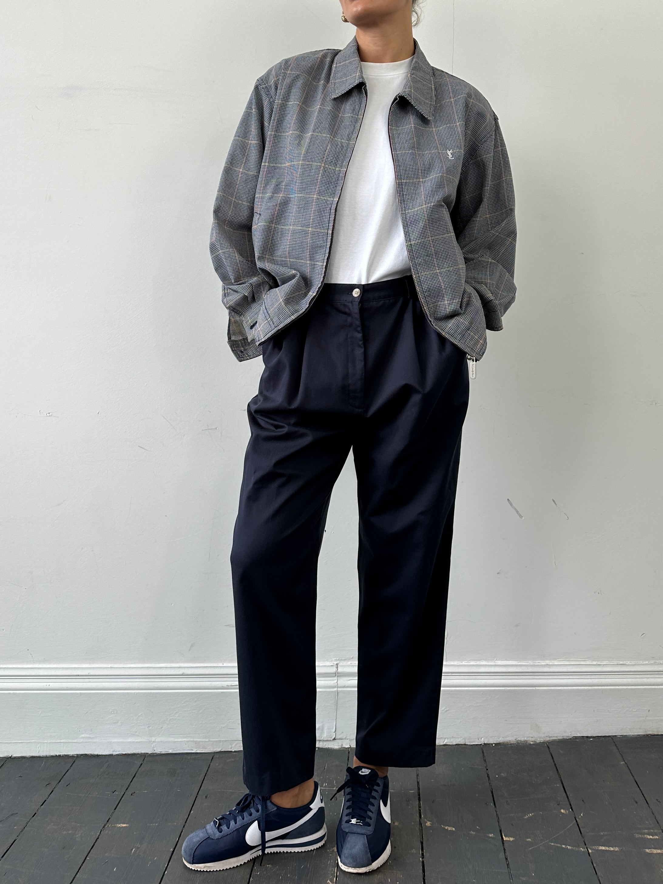 Vintage pure cotton tapered leg pull-on trousers in W28/30, featuring a classic fit and casual style.