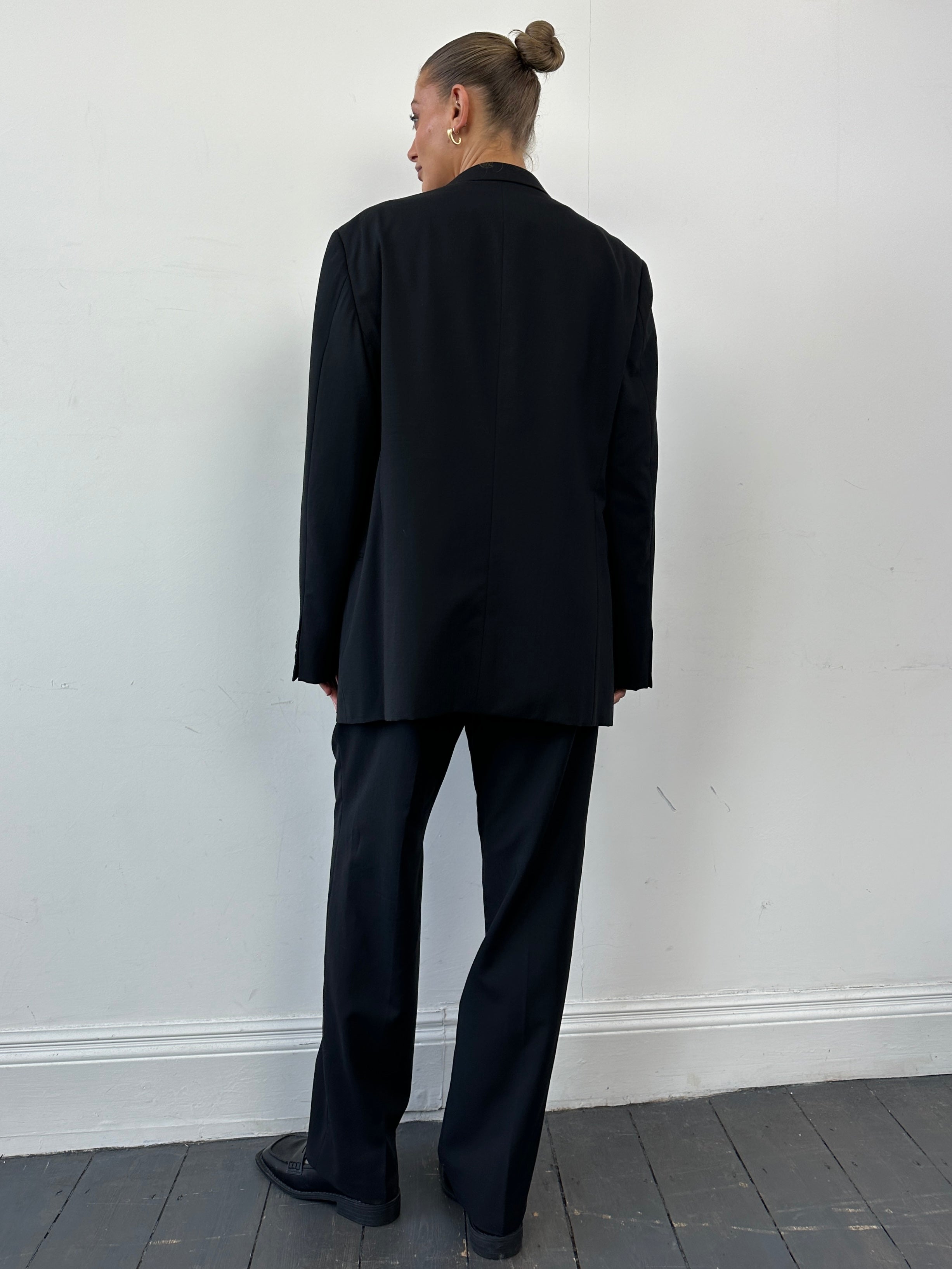 Armani Collezioni pure wool single-breasted suit in size 42R/W34, shown as a stylish jumpsuit with classic lapels and tailored fit.