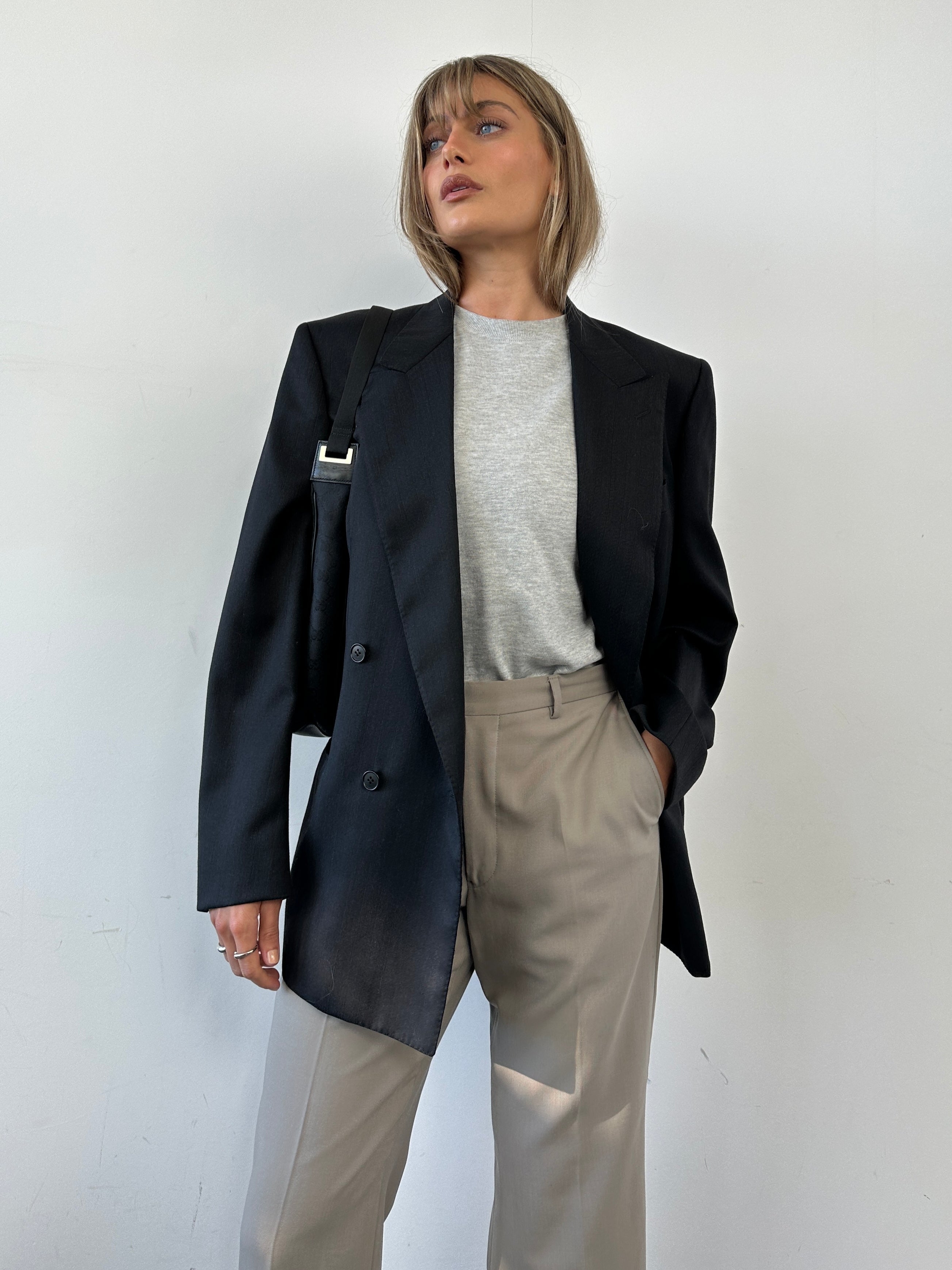 Pal Zileri oversized lapel double-breasted blazer in size L, tailored fit with structured shoulders and classic design.