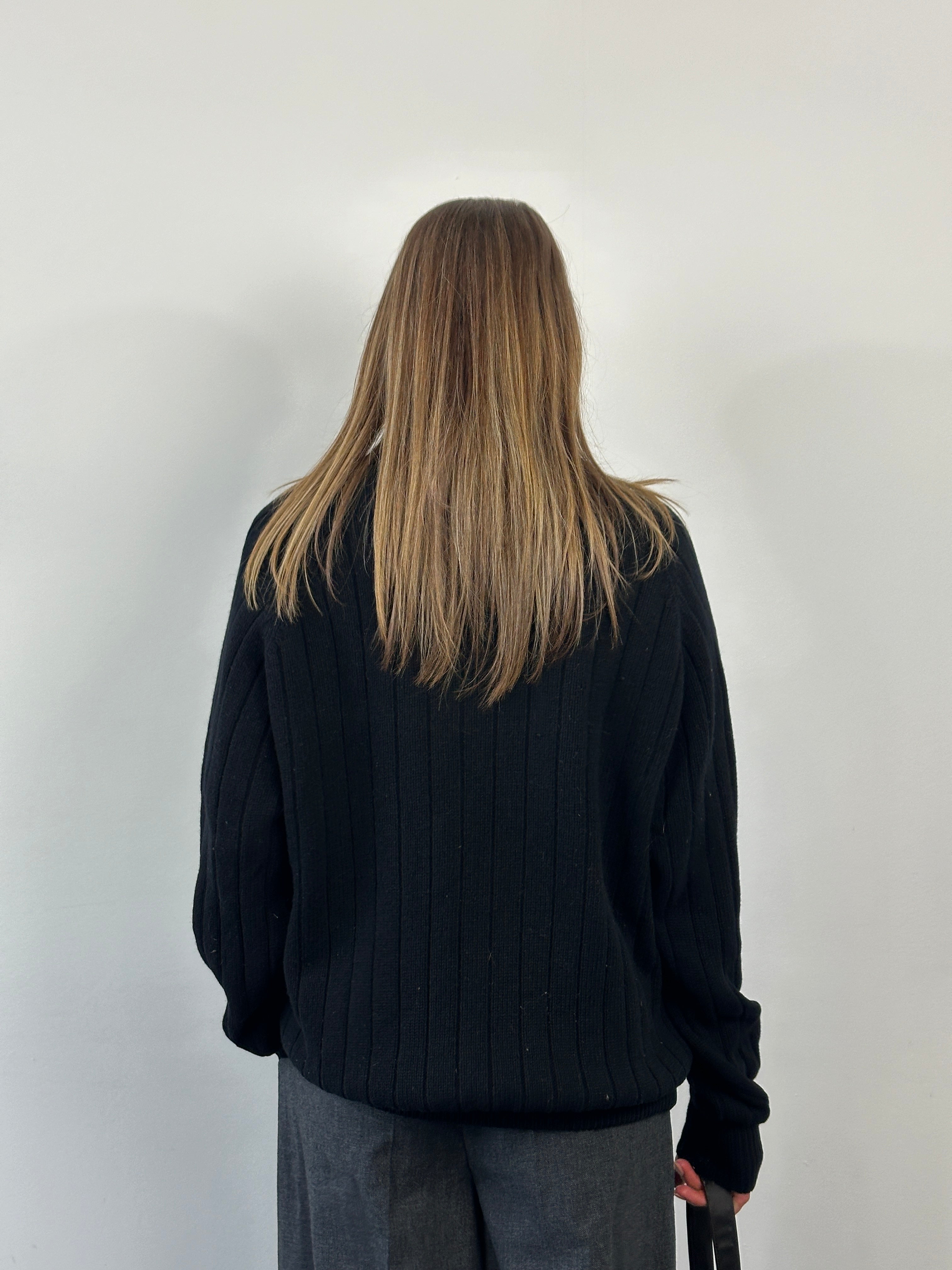 Vintage 2000s pure lambswool knitted cardigan in XL, featuring a classic design with a button-up front and ribbed cuffs.