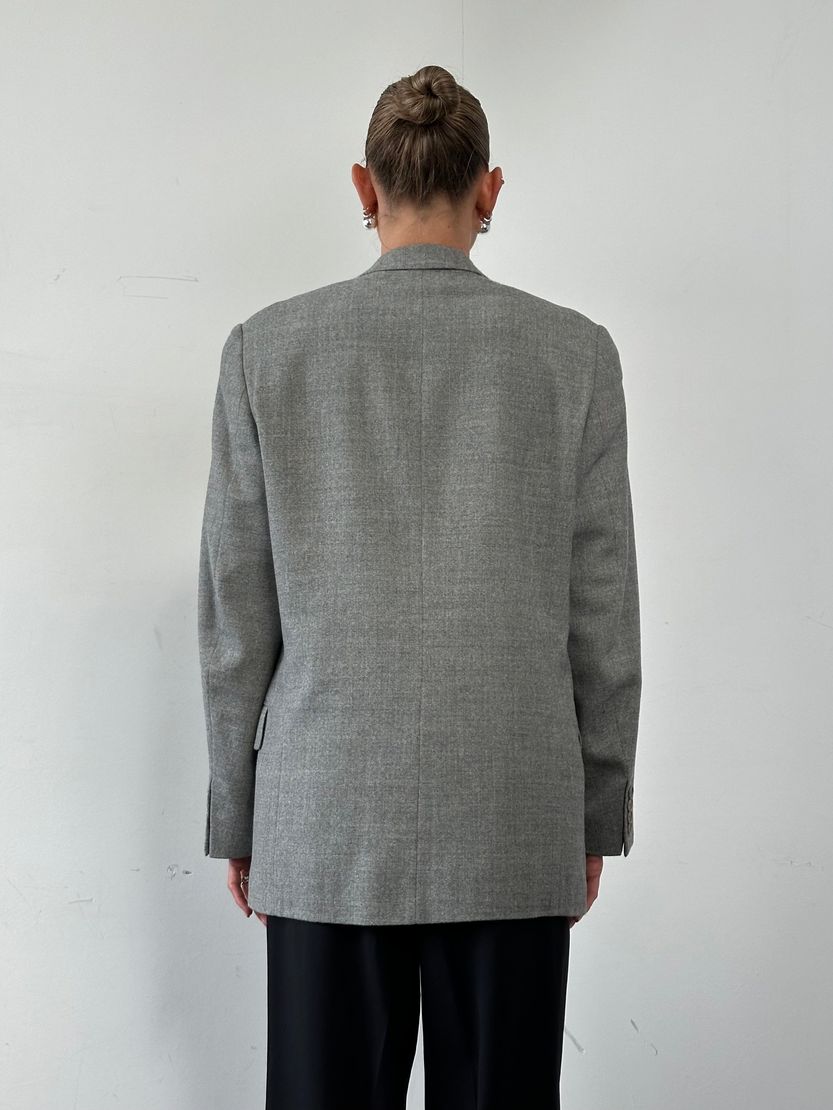 Vintage brushed wool single-breasted blazer in size M, tailored fit with classic lapels and textured fabric for a sophisticated look.