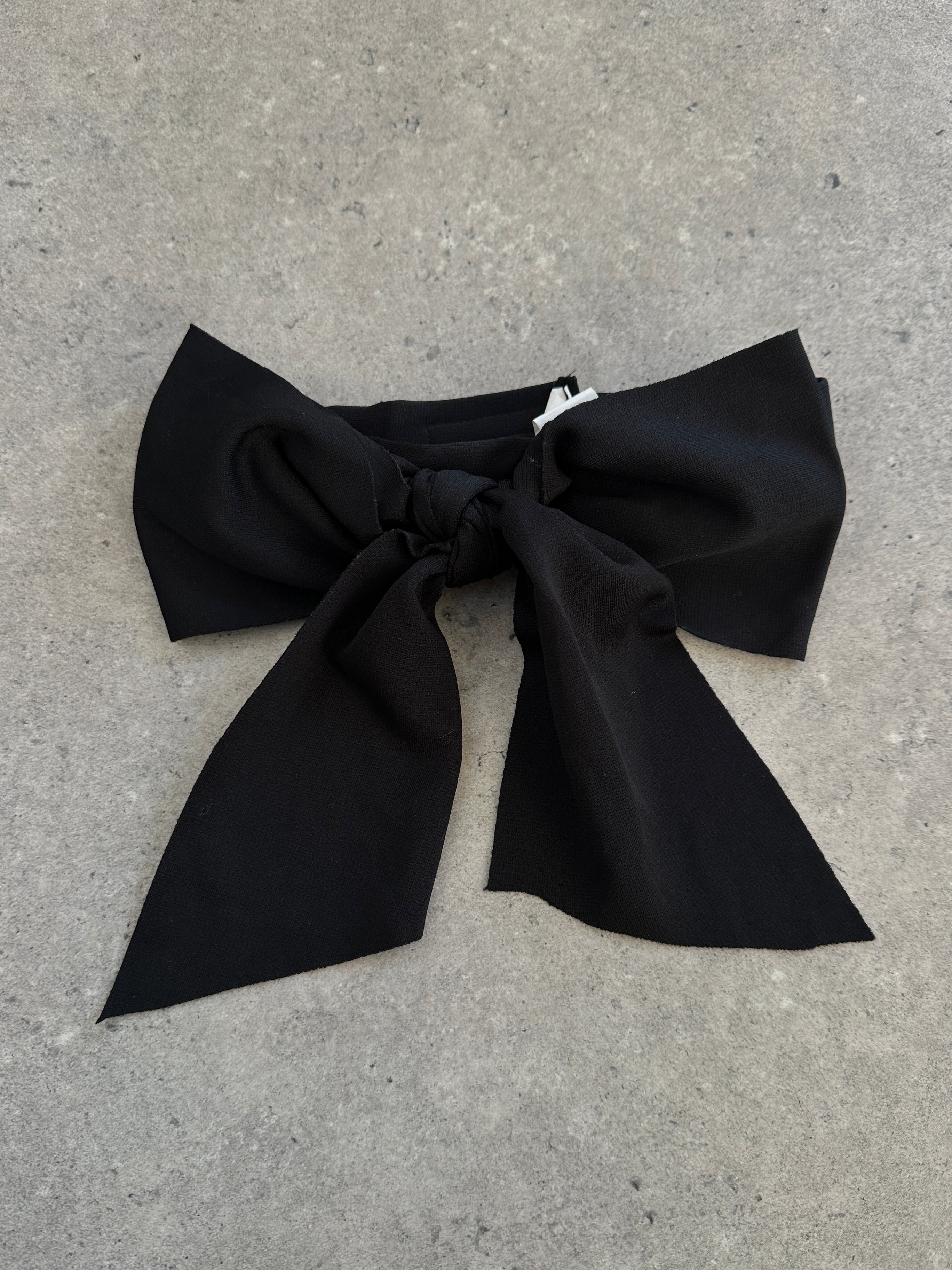 Vintage 1990s men's neck tie featuring classic pattern and rich colors, ideal for vintage fashion and formal wear.
