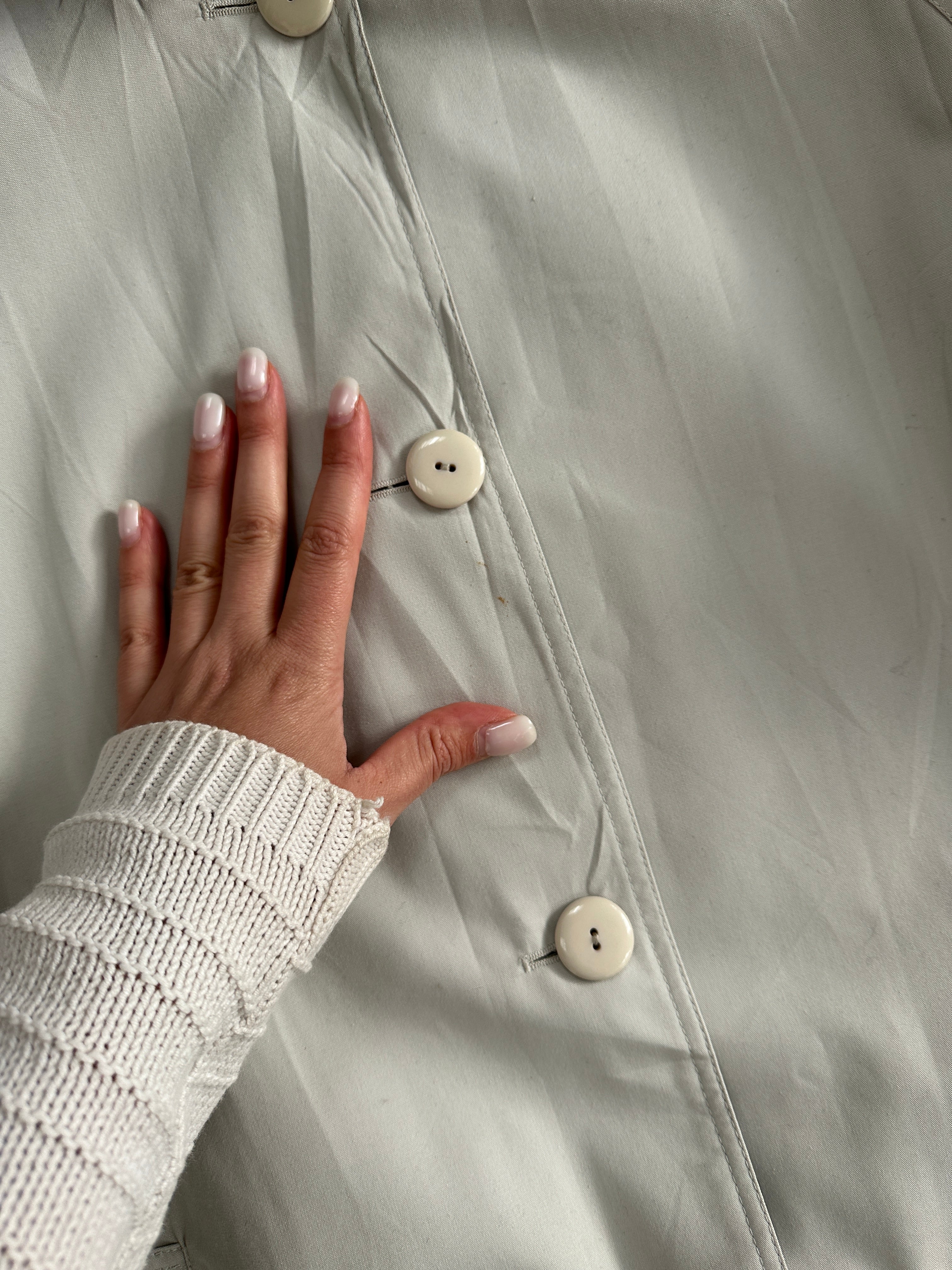 Vintage reversible water-resistant trench coat in size L/XL, shown with classic design, water-resistant fabric, and stylish details.