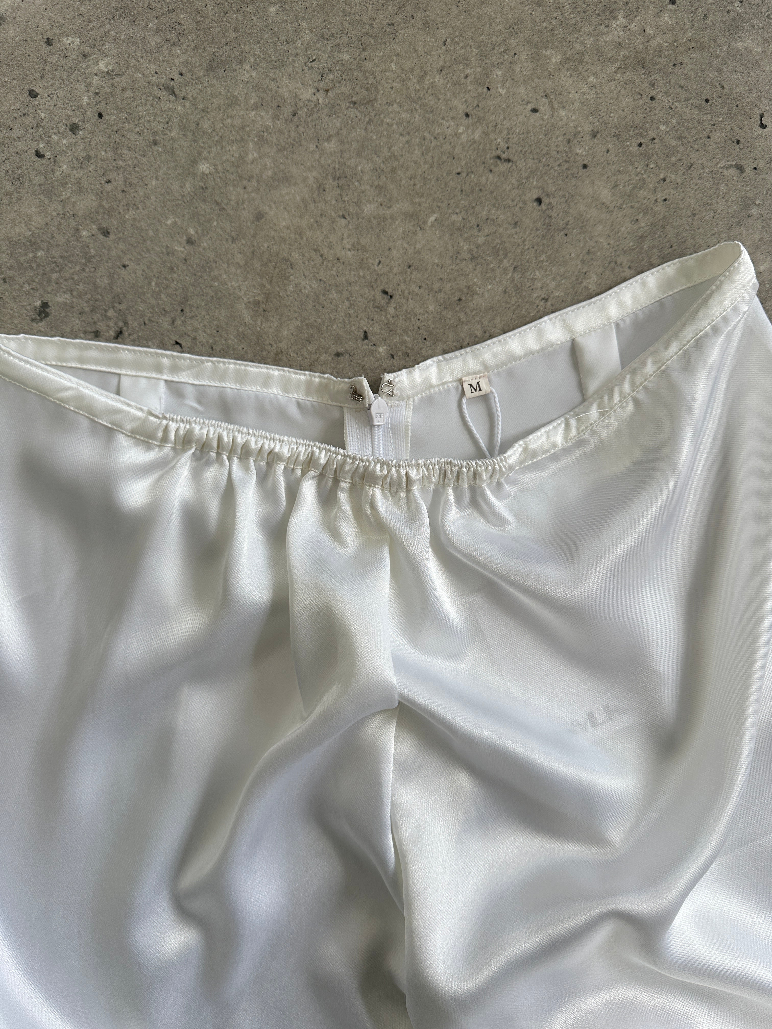 Vintage satin elasticated straight leg trousers in W25-28, featuring a smooth fabric and classic fit.
