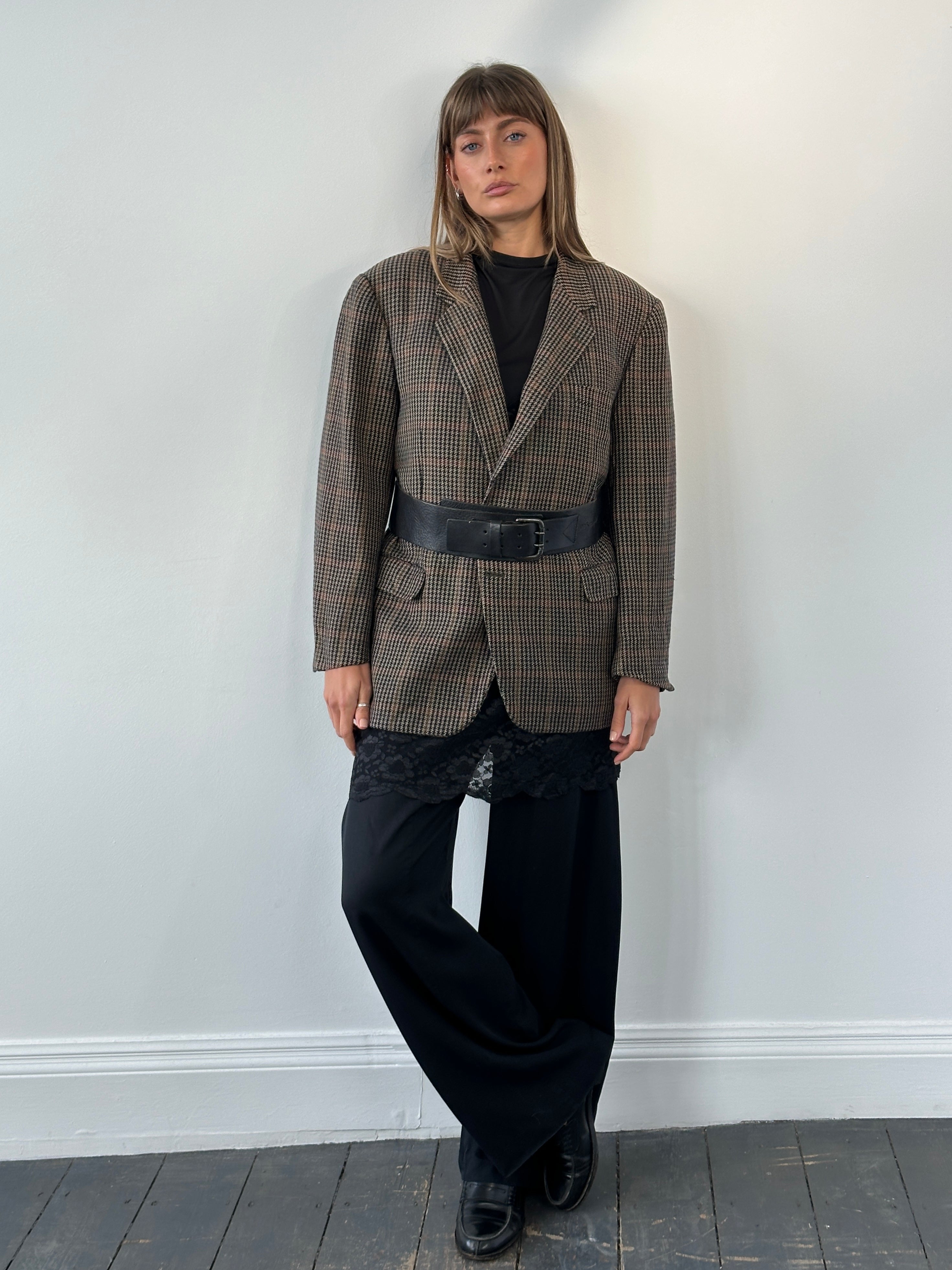 Burberry 1990s wool cashmere check blazer in size 44R/XL, featuring classic plaid pattern and tailored fit.