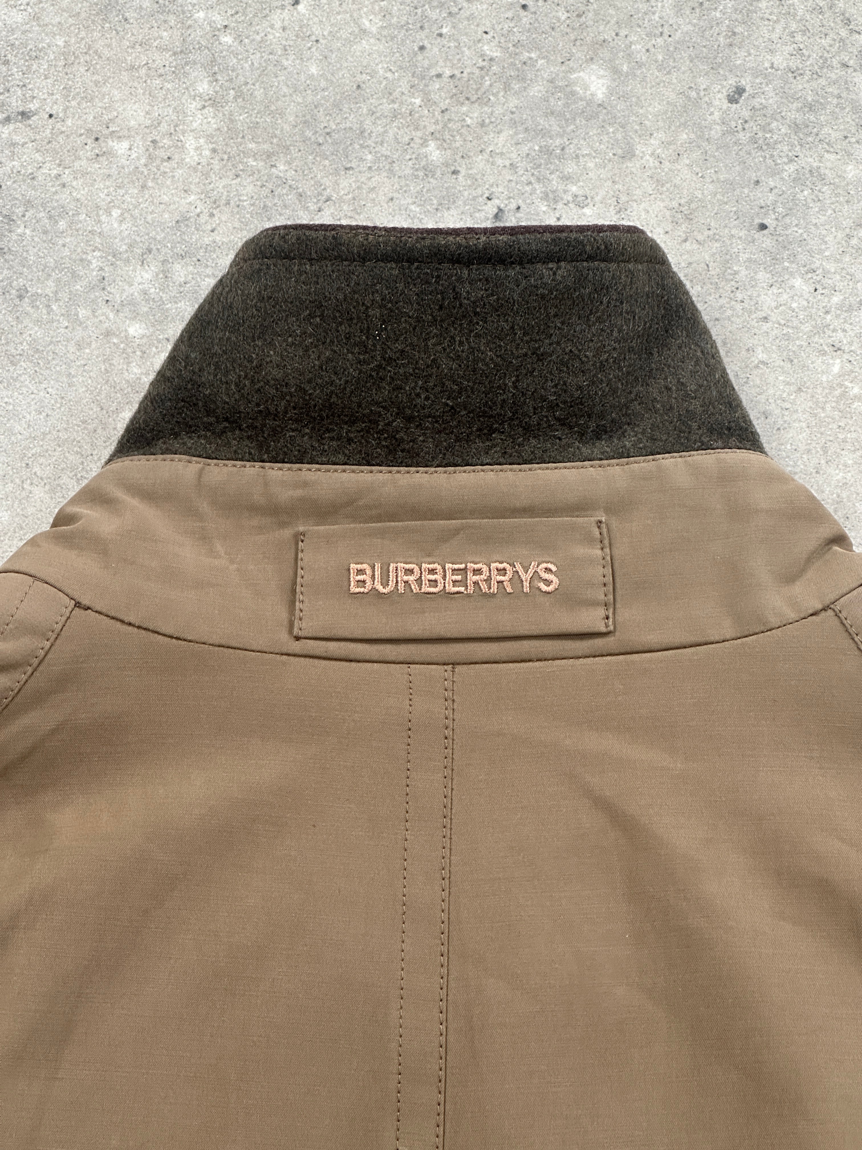 Burberry 1990s cotton field trench coat in XL/XXL, beige color, classic double-breasted design with belt and traditional trench details.