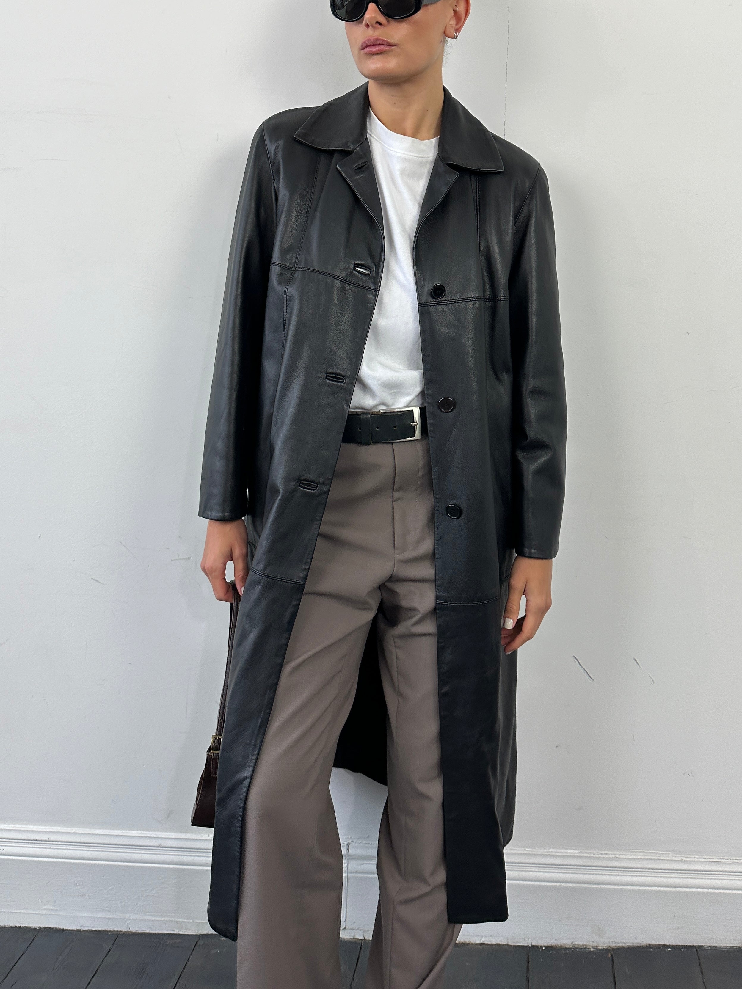 Conbipel smooth leather trench coat in size L, stylish jacket with sleek design and classic silhouette, detailed stitching and collar.