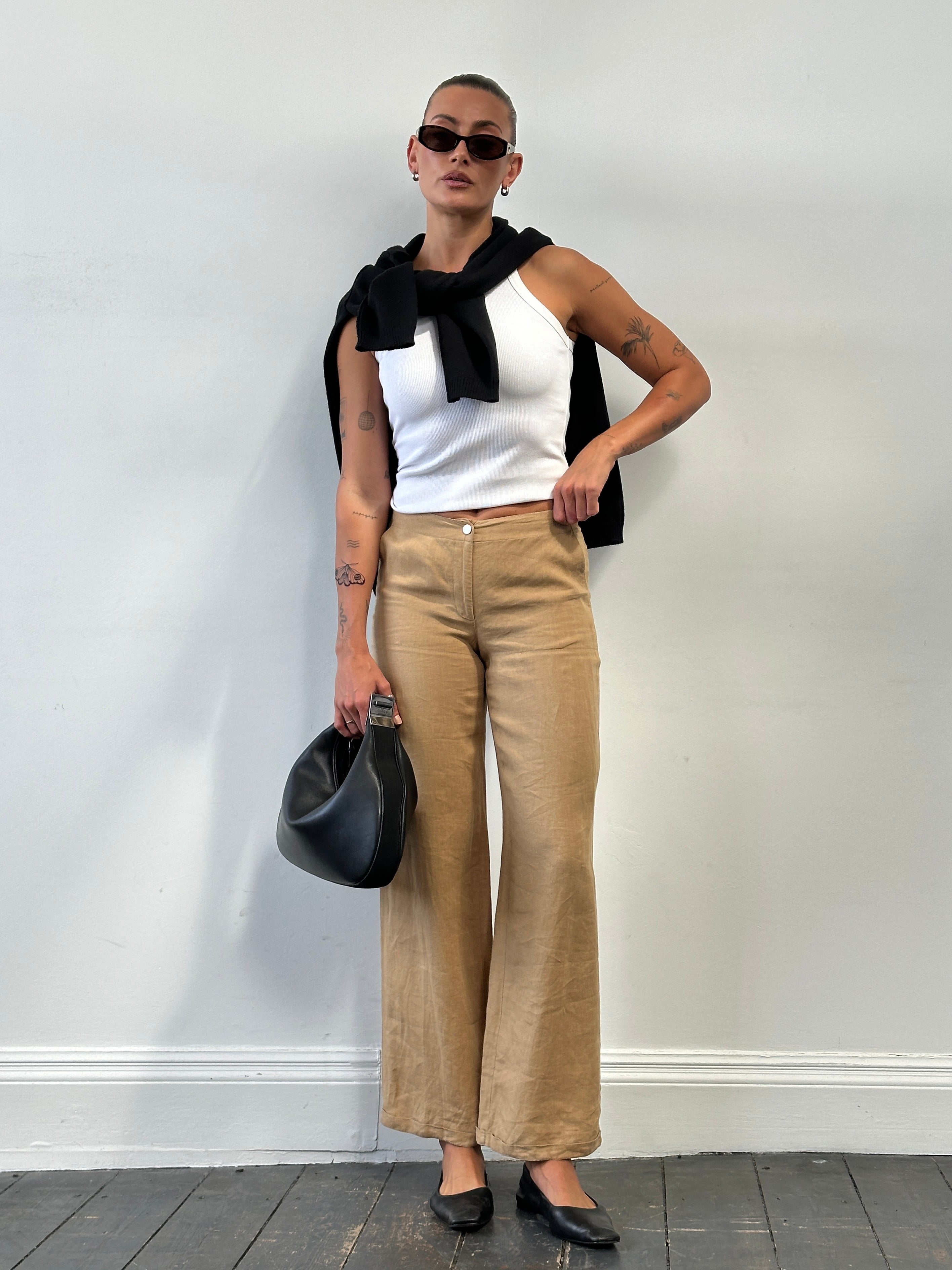 Vintage pure linen low waist wide leg trousers in W26, featuring a relaxed fit and lightweight fabric.
