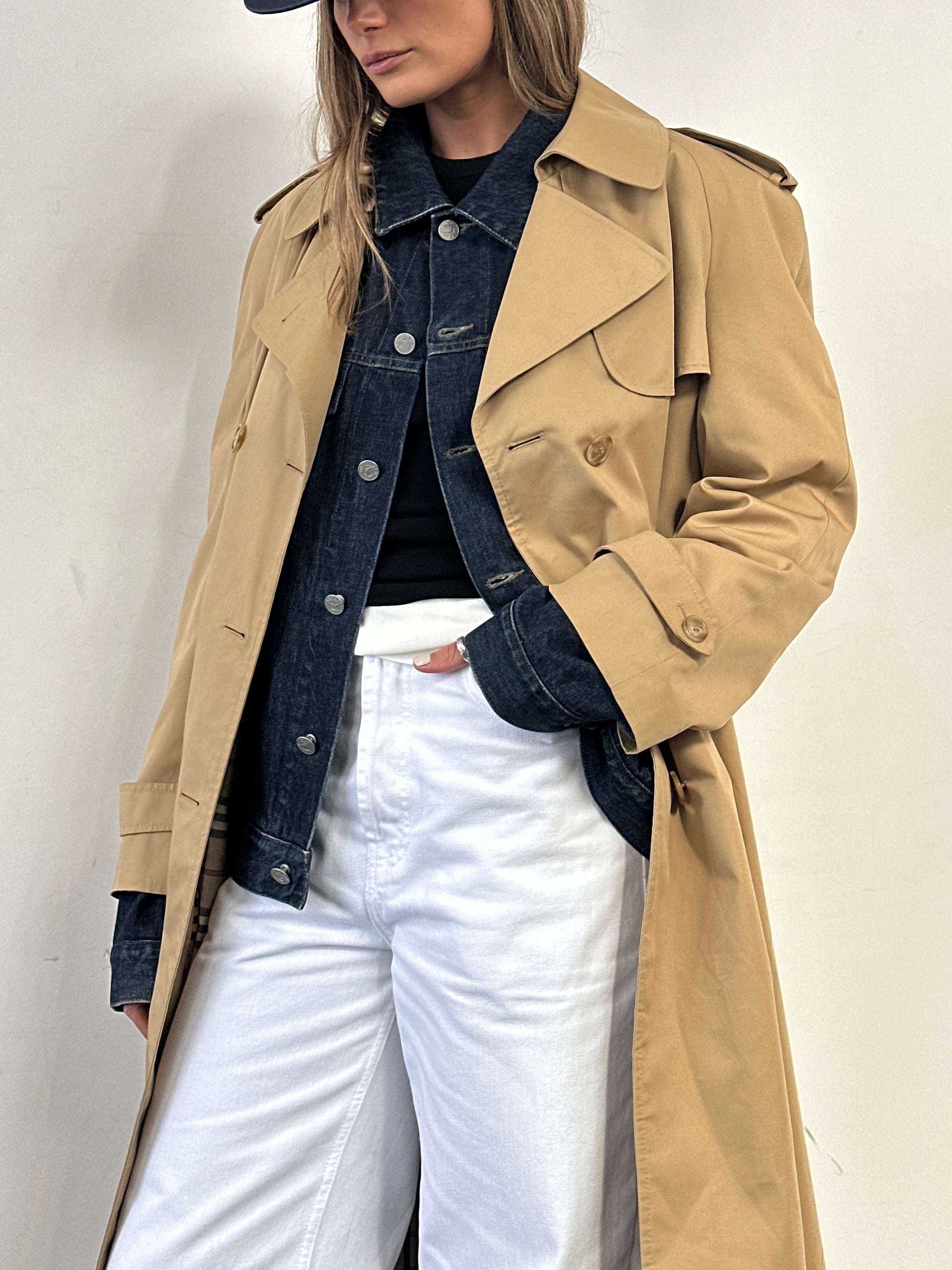 Vintage cotton double-breasted belted trench coat in size L, classic vintage style with a timeless silhouette and waist belt.