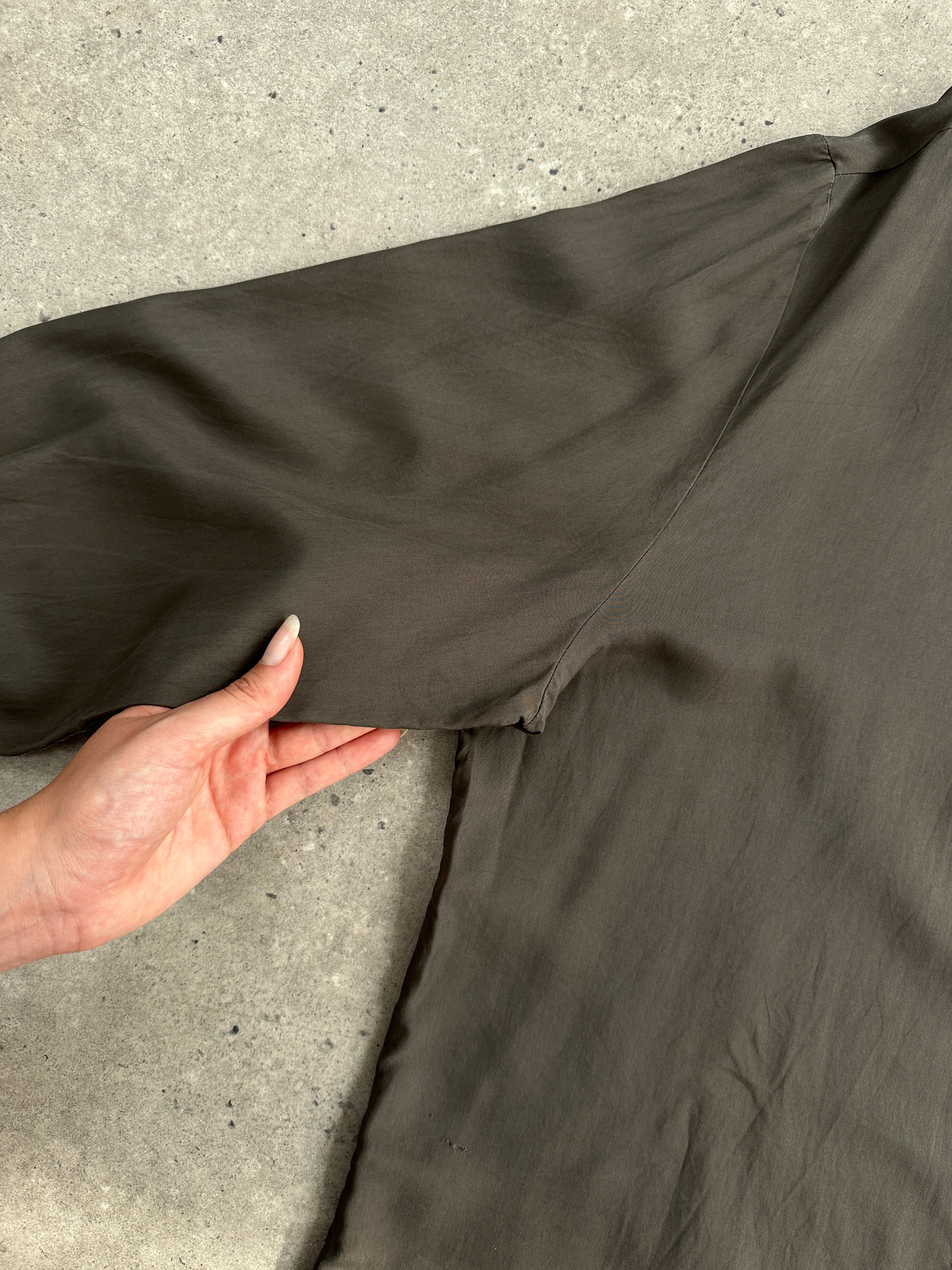 Vintage Italian vintage pure silk shirt with concealed placket, XL size, showcasing elegant craftsmanship and smooth silk fabric.