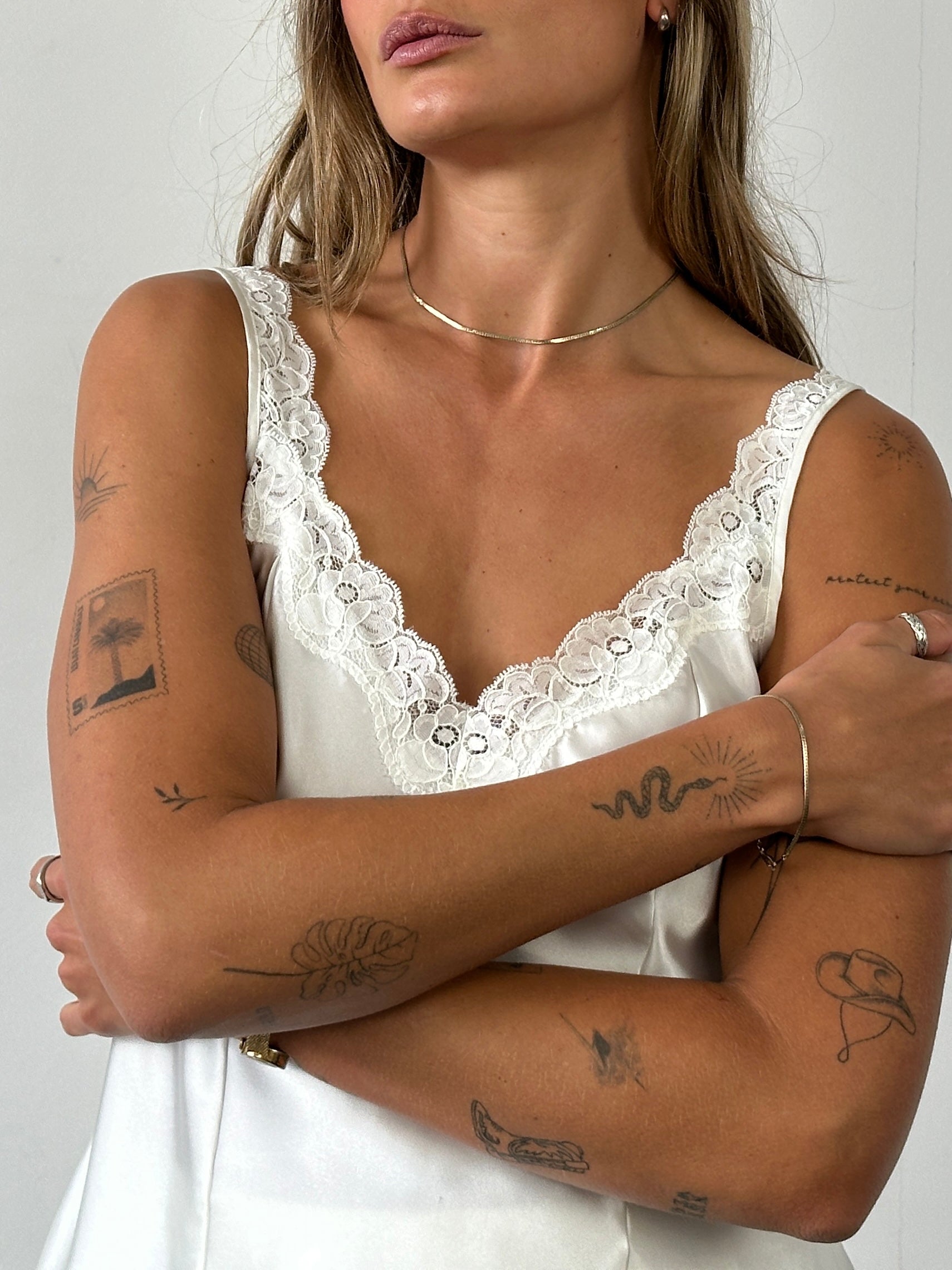 St Michael lace cami top in size M, featuring delicate lace details and a fitted sleeveless design.