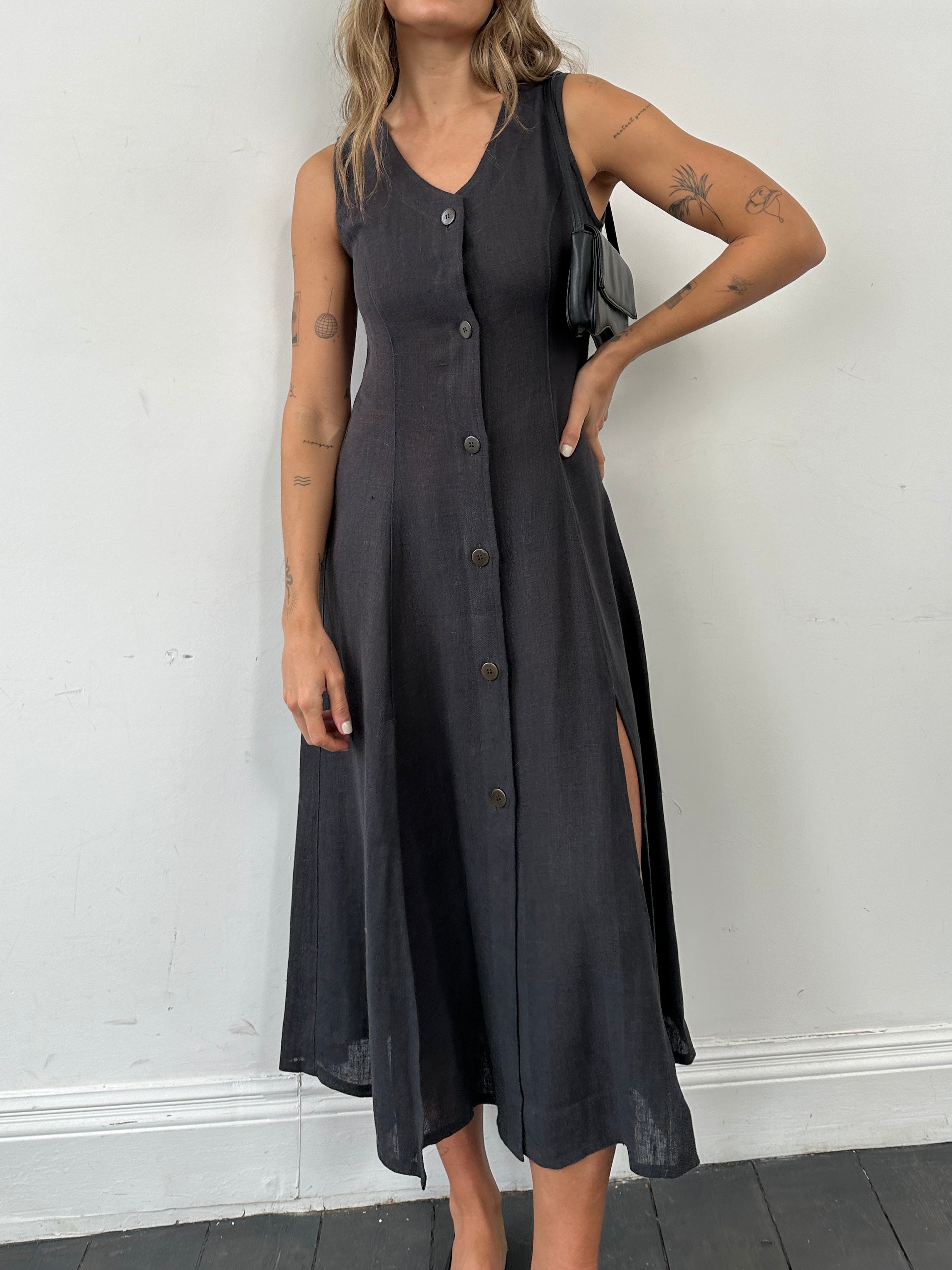 Italian Vintage pure linen side split dress in S/M, featuring a flowy design and classic style.