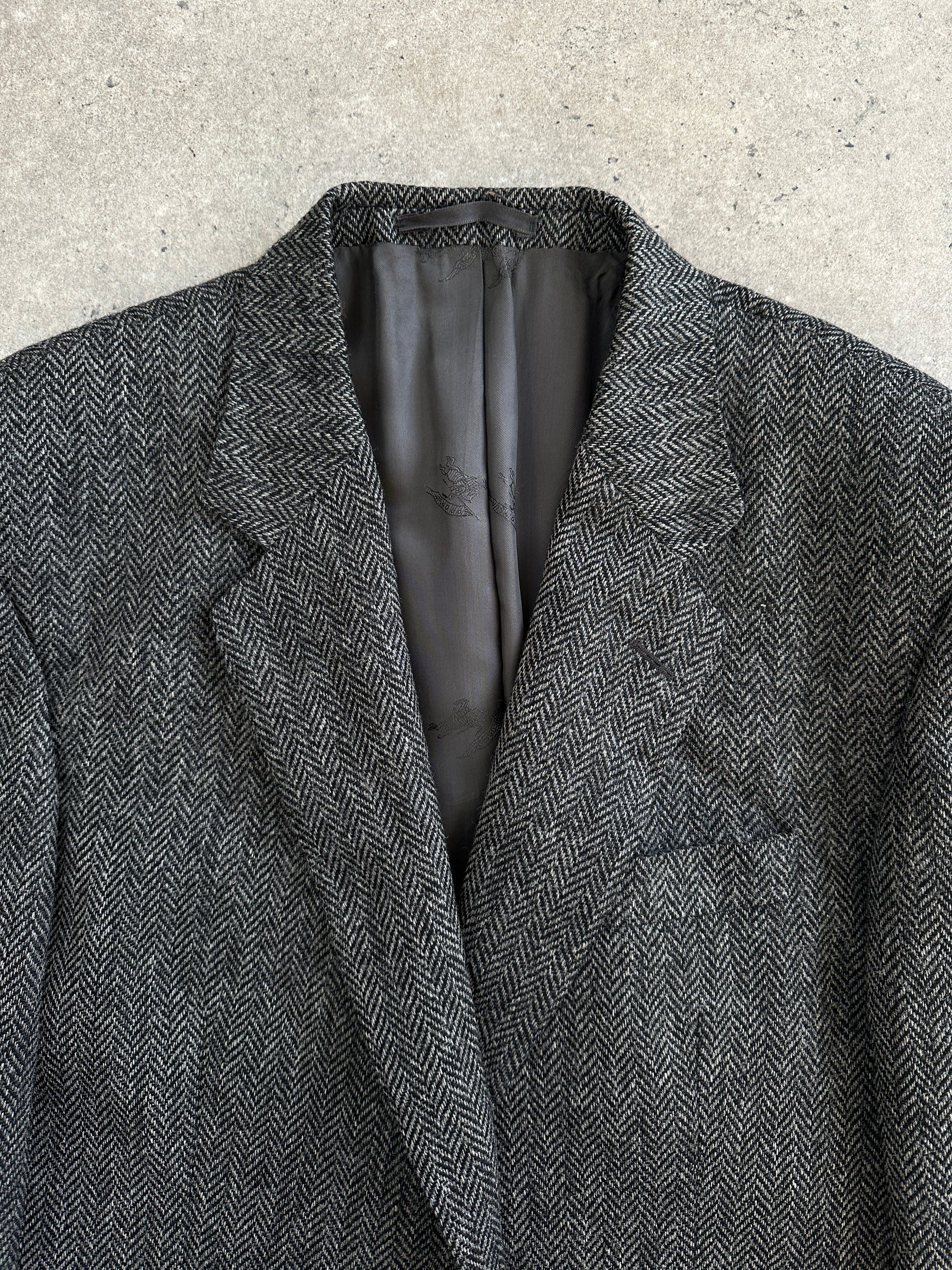Burberry 1990s pure wool herringbone blazer in size 46R/XXL, single-breasted with classic tailored fit and check pattern.