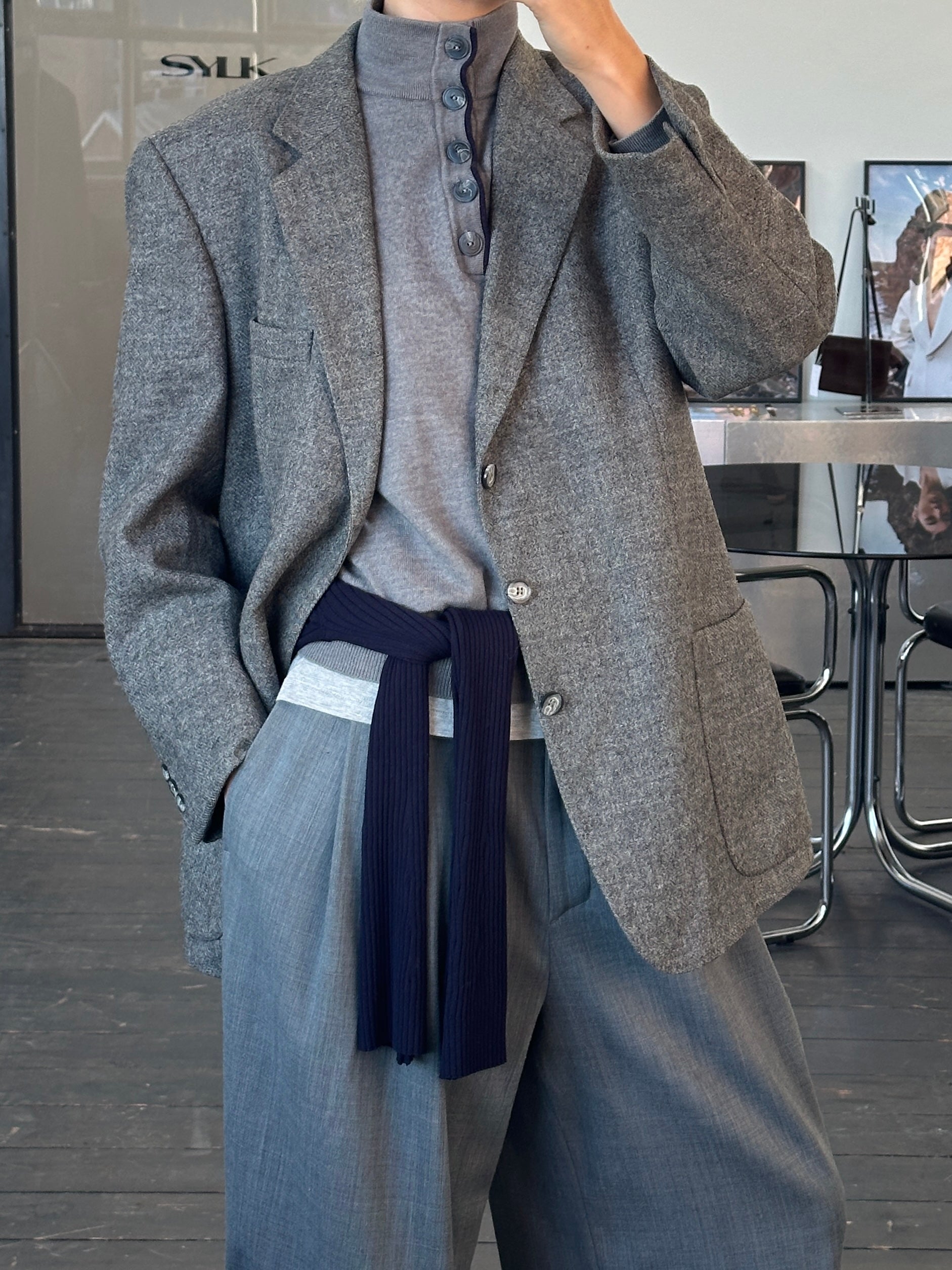 Burberry 1980s pure brushed wool single-breasted blazer in size 44R/XL, featuring classic tailored fit and neutral color.