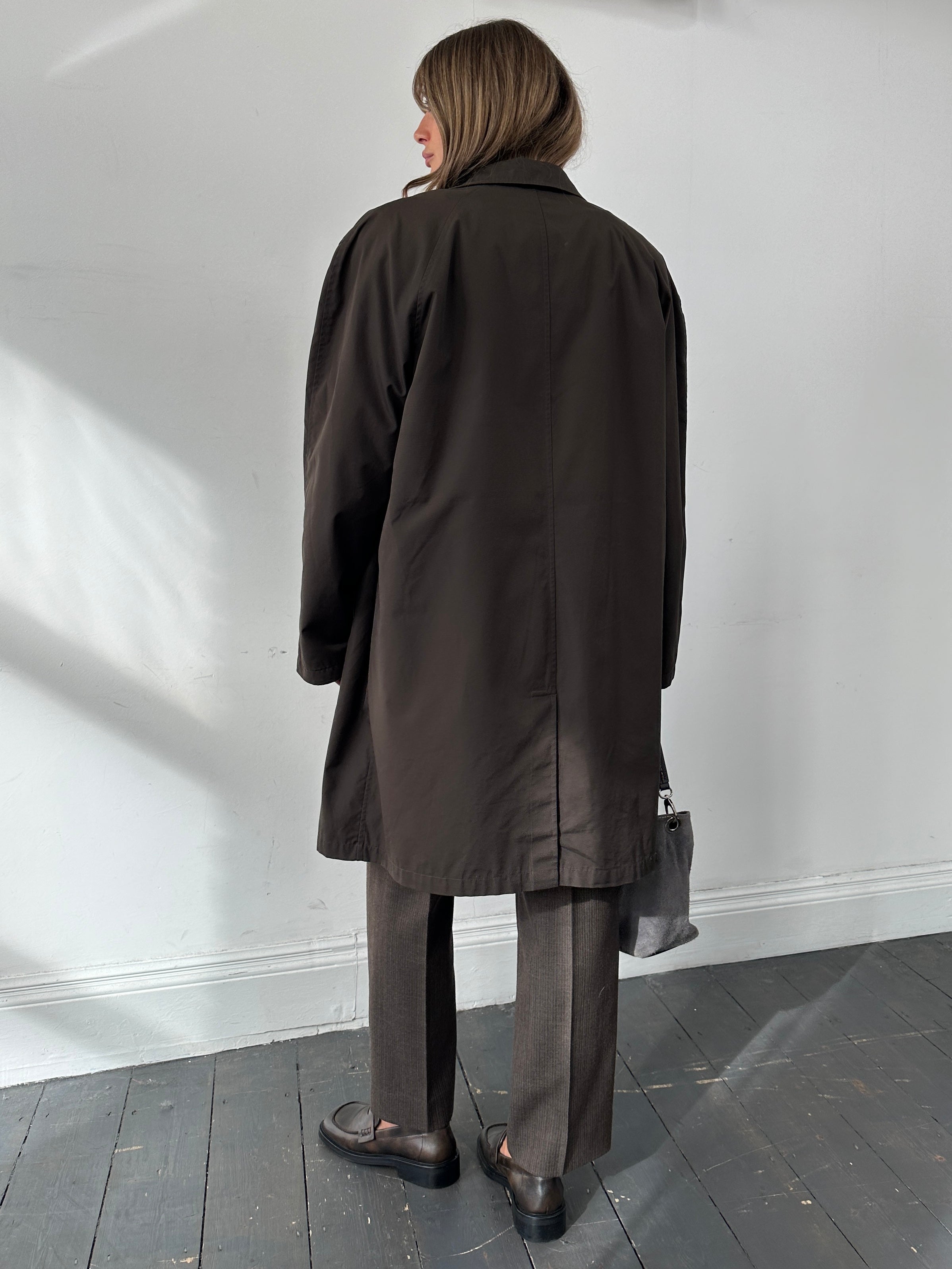 Vintage vintage concealed placket trench coat in XXL, showing classic design with a concealed button placket and tailored fit.