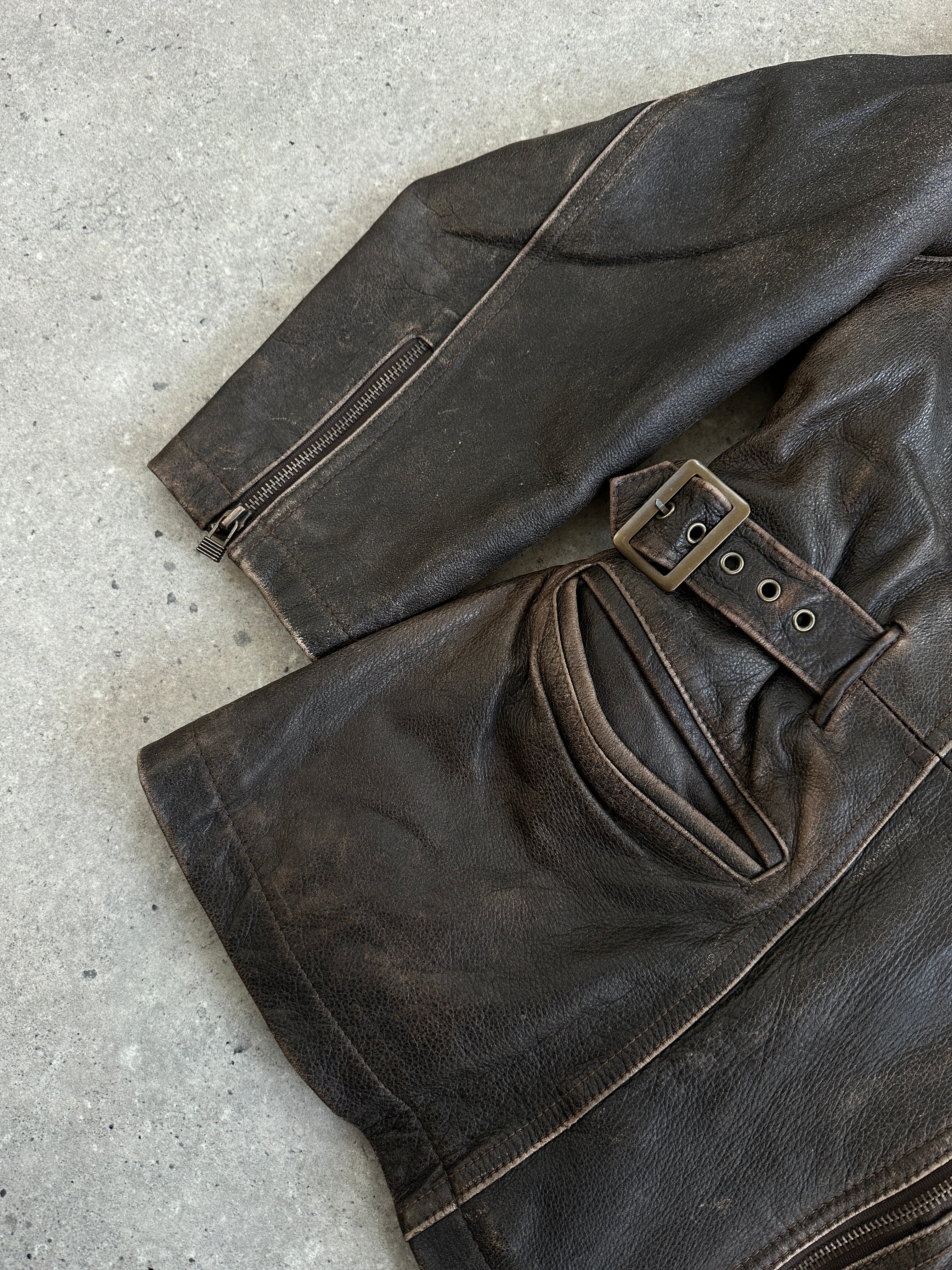Vintage 1990s aged aviator leather jacket in size M, featuring rugged leather and classic design with worn-in style.
