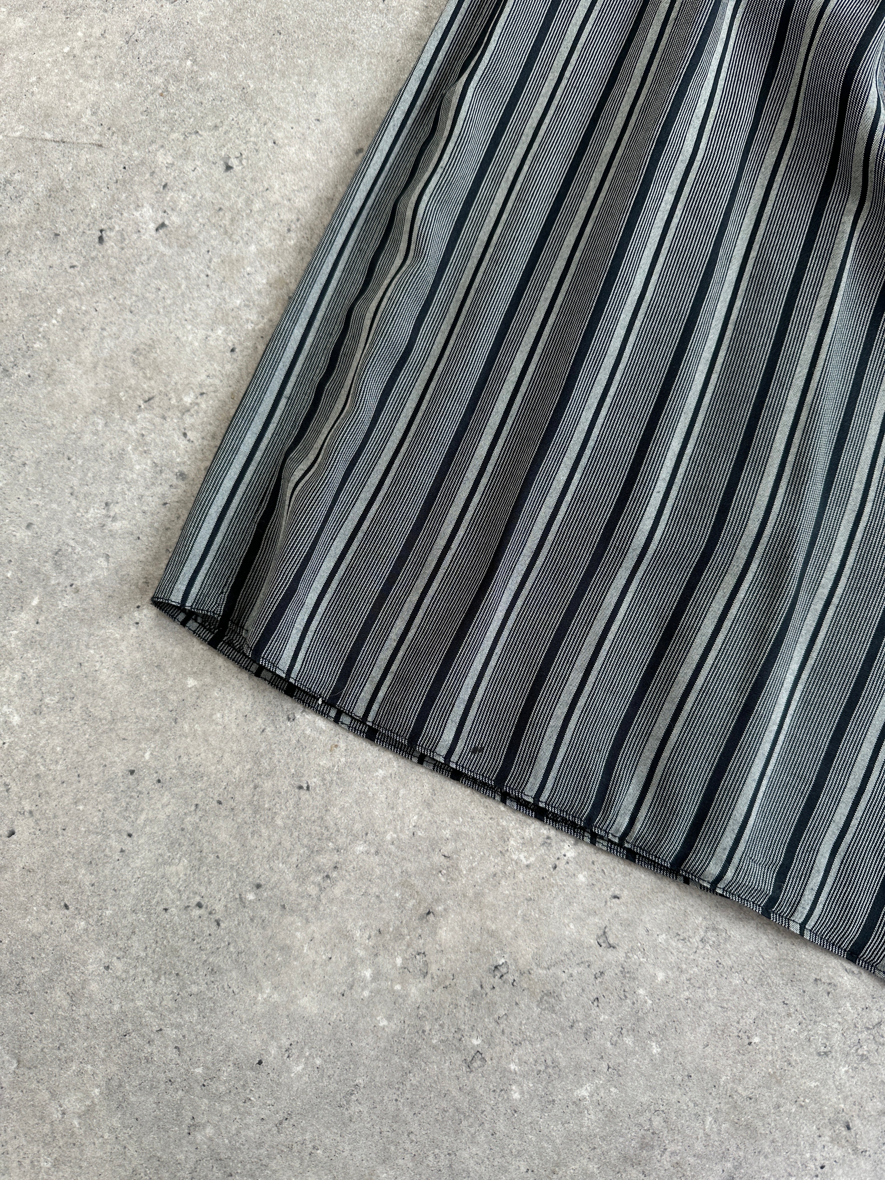 Vintage British vintage stripe maxi skirt with W26 waist, flowing fabric and bold pattern, perfect for a stylish retro look.