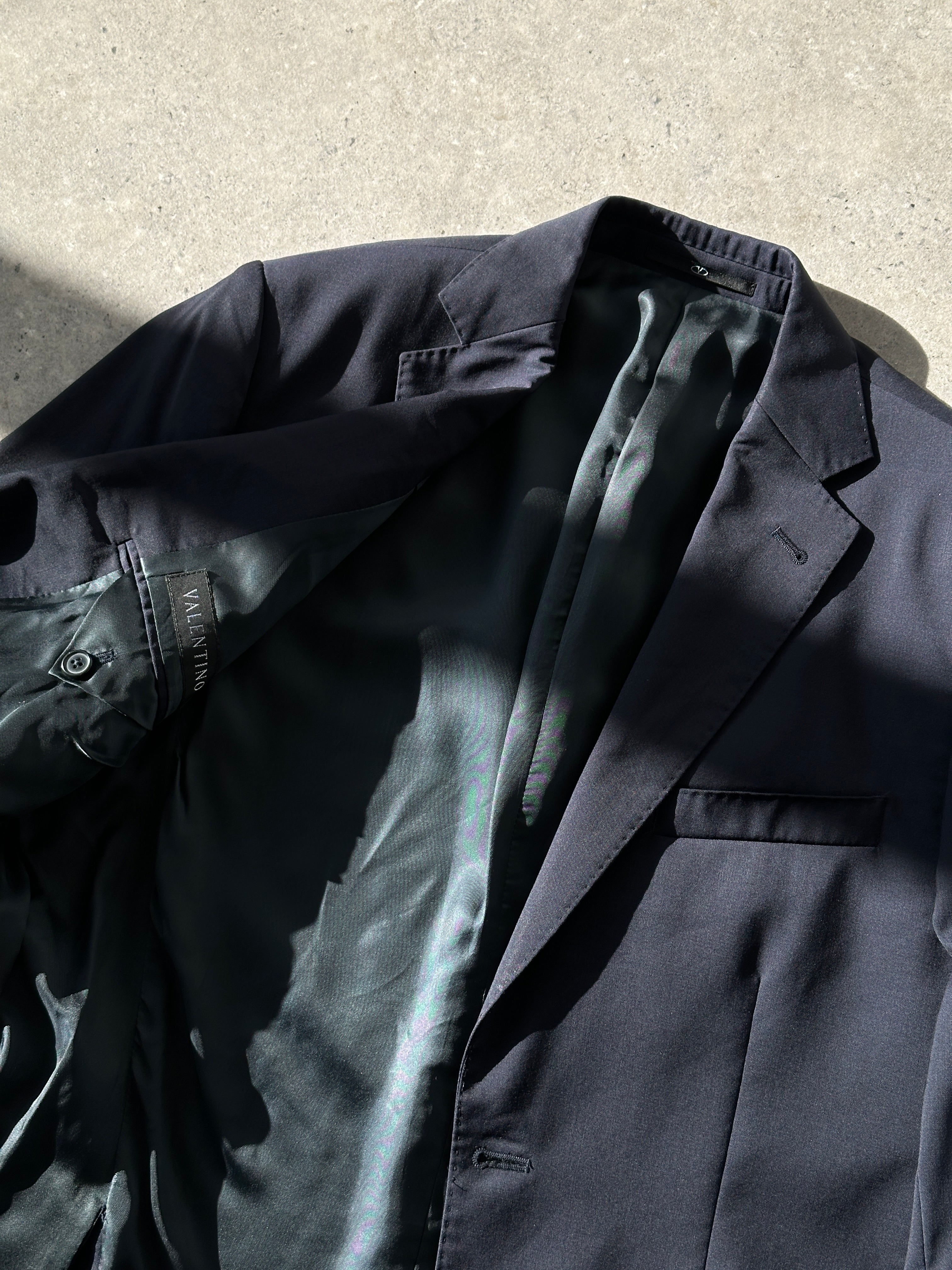 Valentino wool single-breasted blazer in size 40/M, tailored fit with classic lapels and sleek design, shown on a hanger.