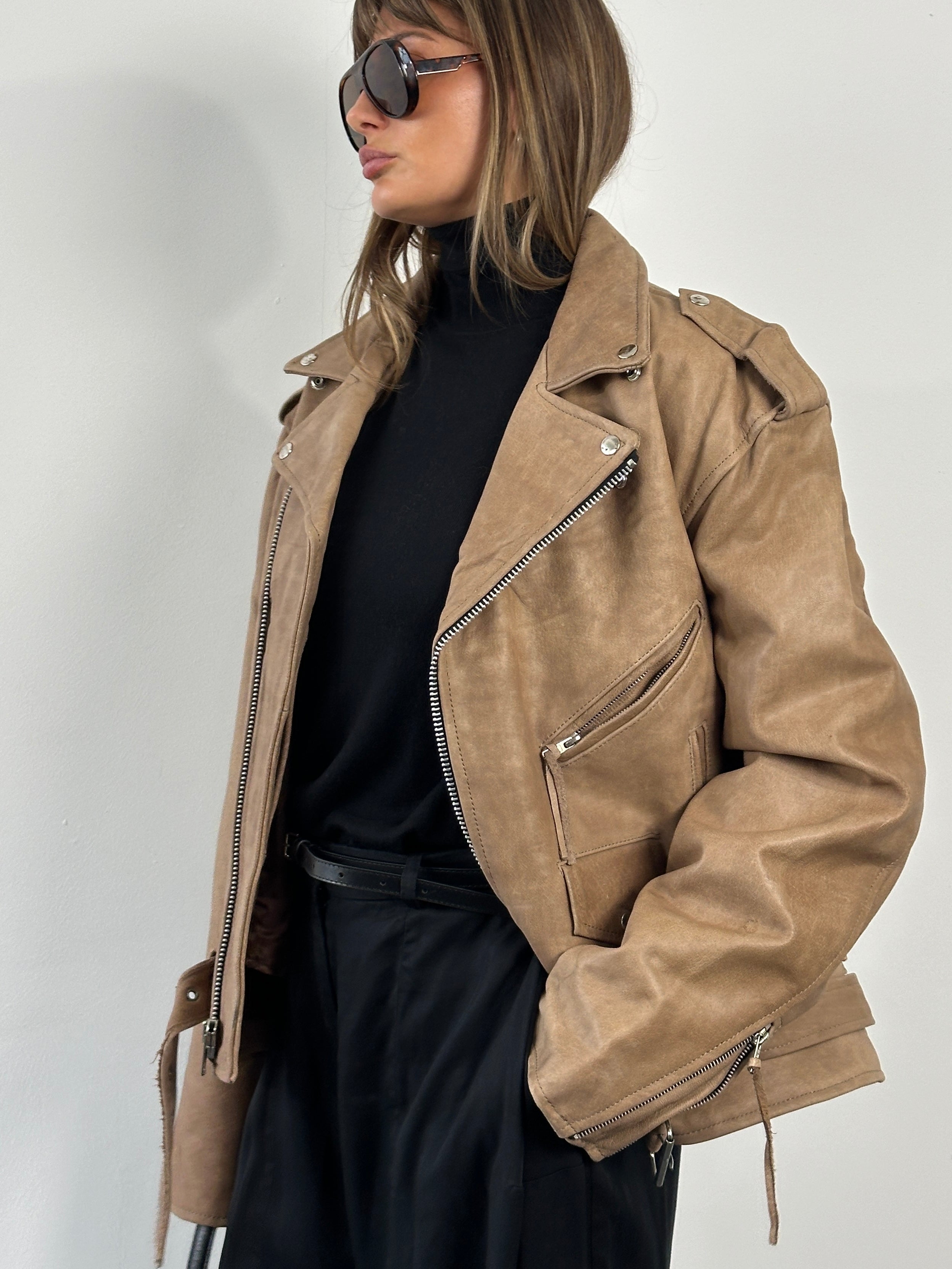 Vintage 1990s leather biker jacket in XL, featuring classic design, rugged texture, and authentic vintage style.