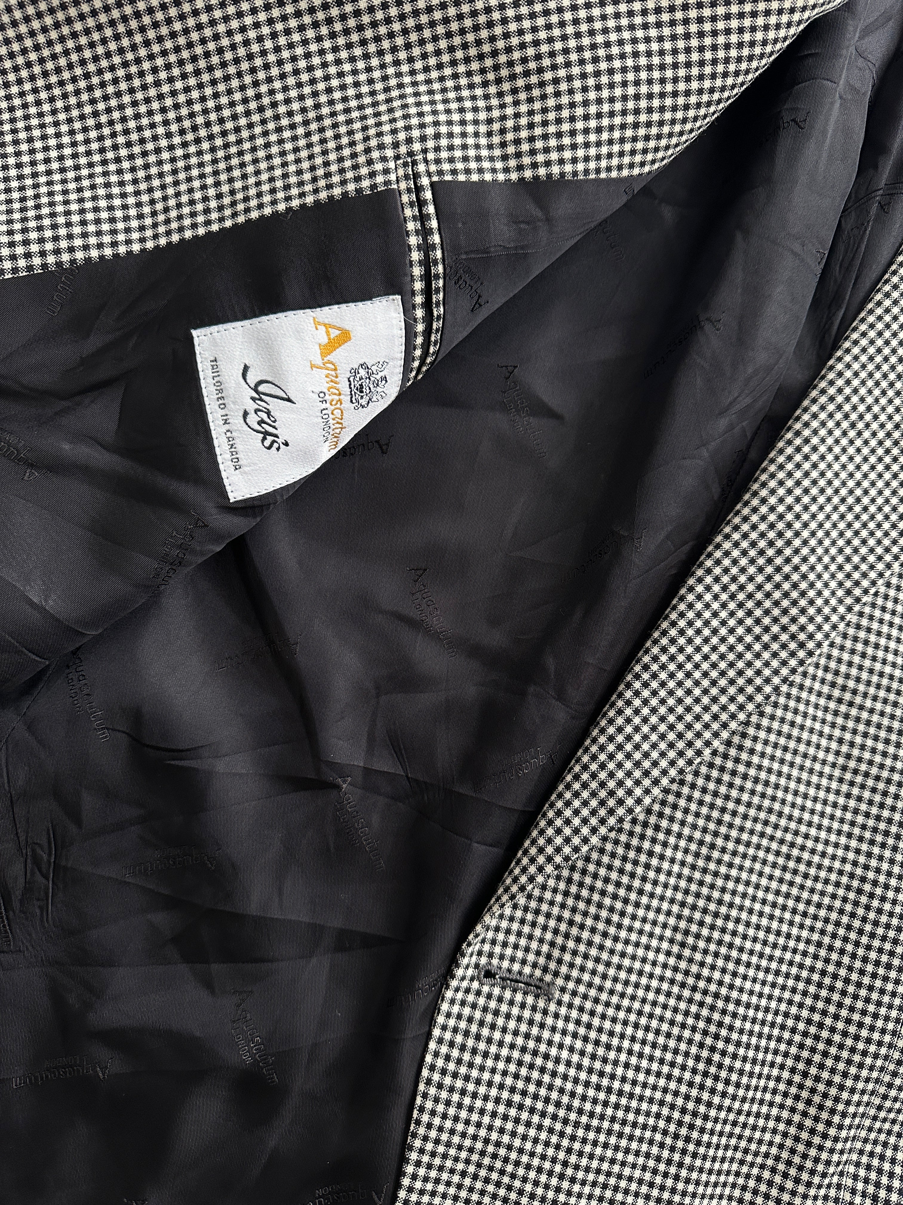 Aquascutum pure wool gingham single-breasted blazer in size L, featuring classic check pattern and tailored fit.