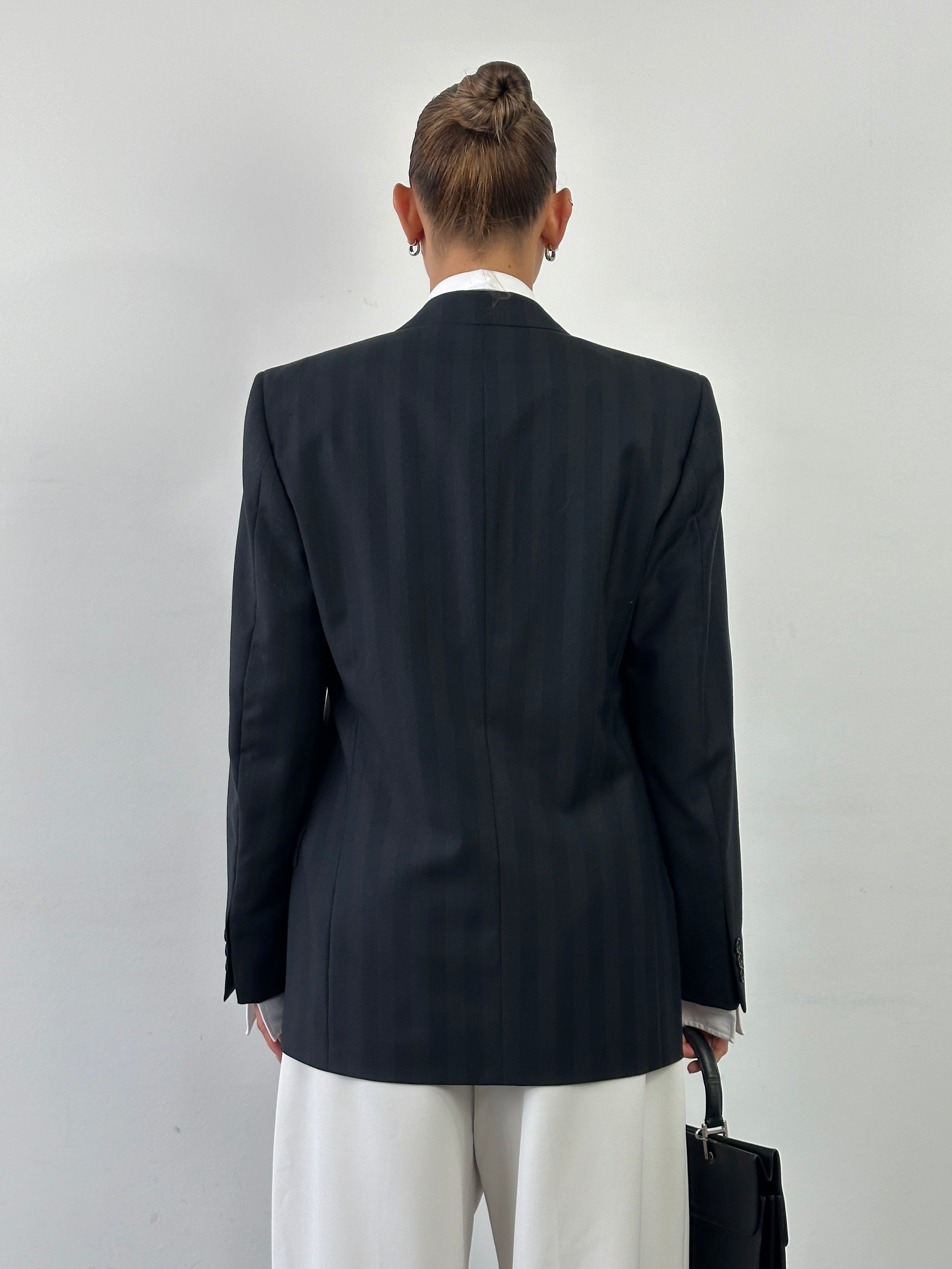 Vintage Italian pure wool stripe double-breasted blazer in size 40R/M, featuring classic tailoring and bold striped pattern.