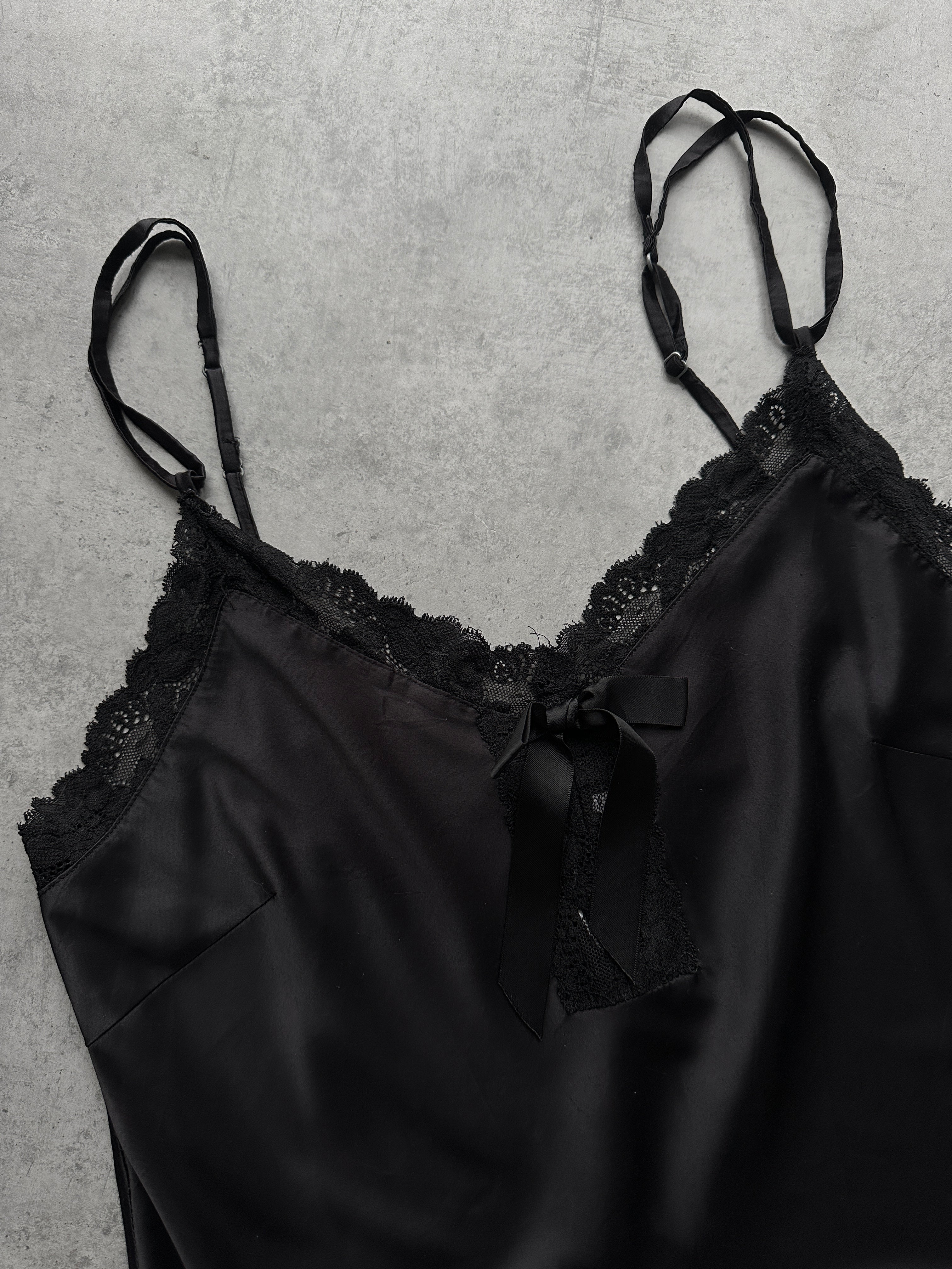 Vintage 1990s lace mini slip dress, M/L, featuring delicate lace fabric and a classic vintage design.