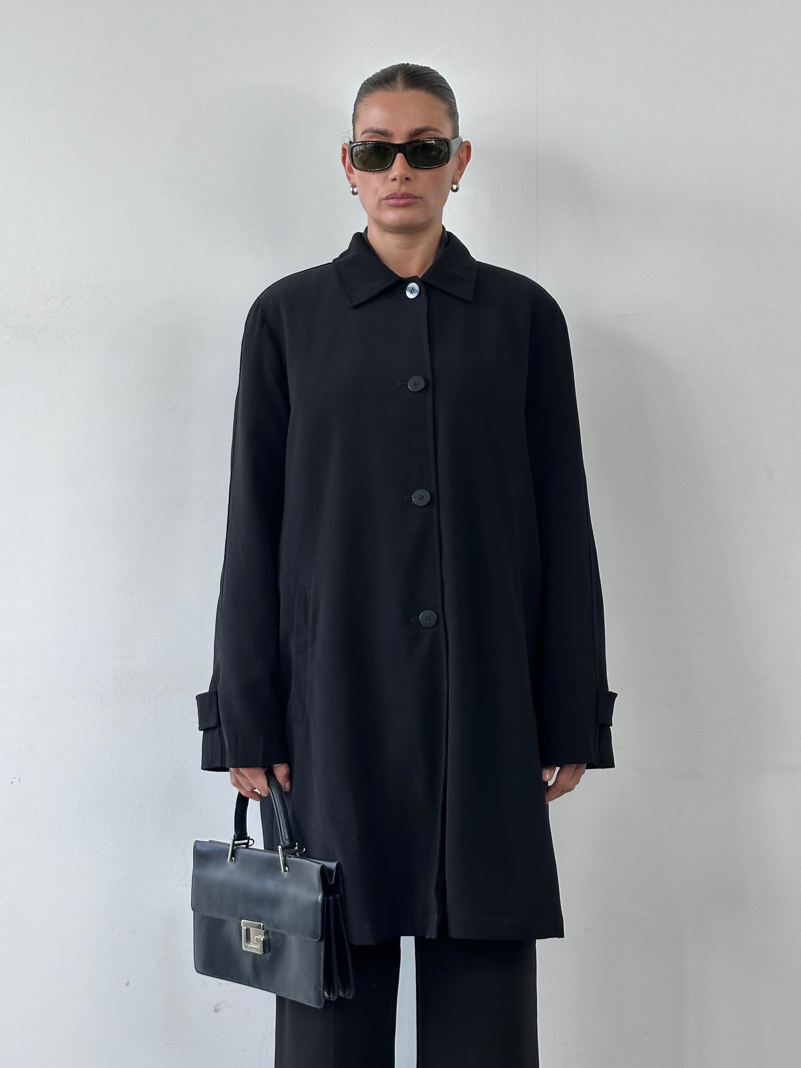 London Fog single-breasted trench coat in XL displayed on a hanger, featuring classic beige fabric and button details.