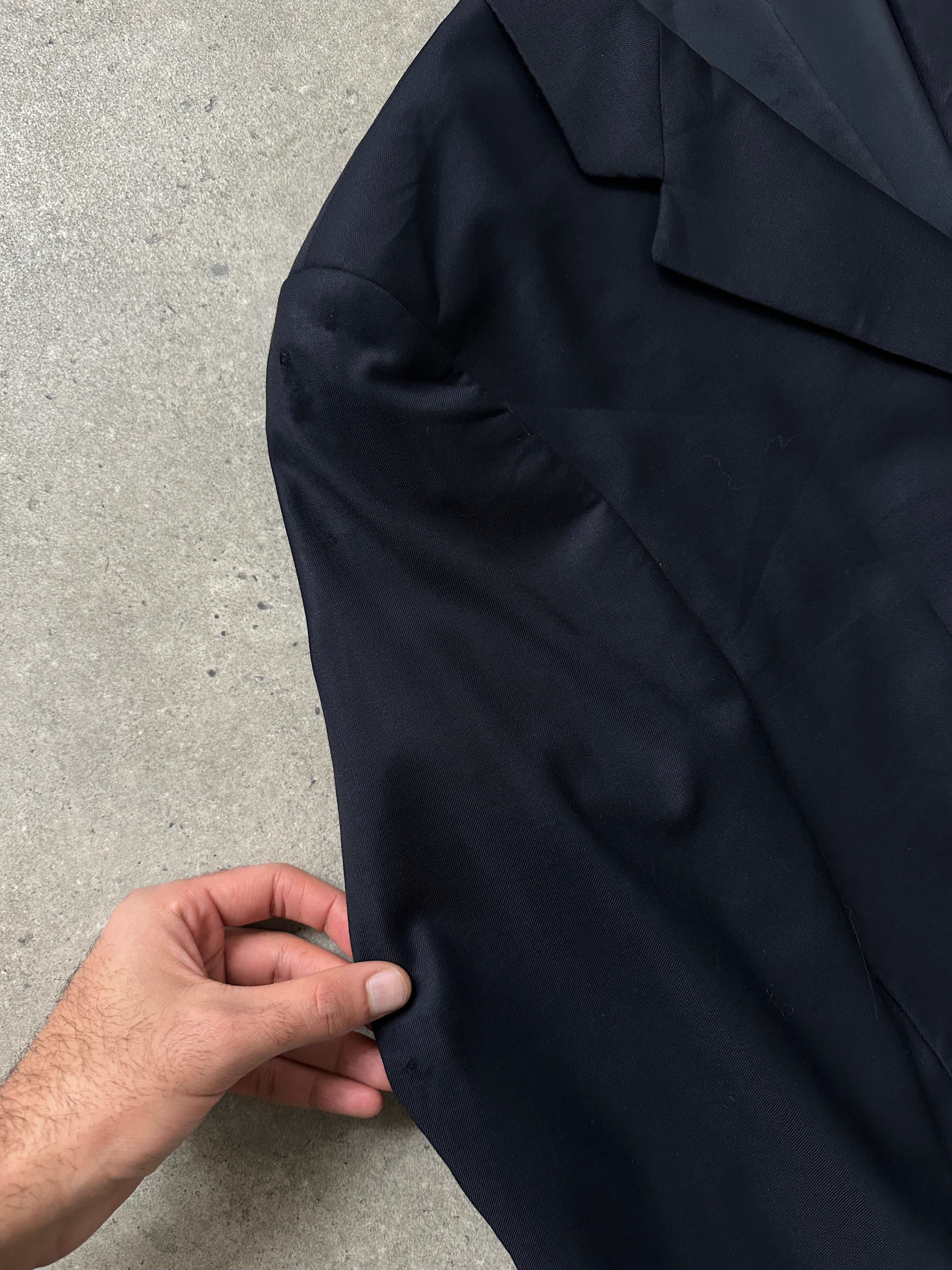 Ralph Lauren 1990s pure wool bespoke button blazer in size 40L/XL, tailored fit with classic lapels and front buttons.