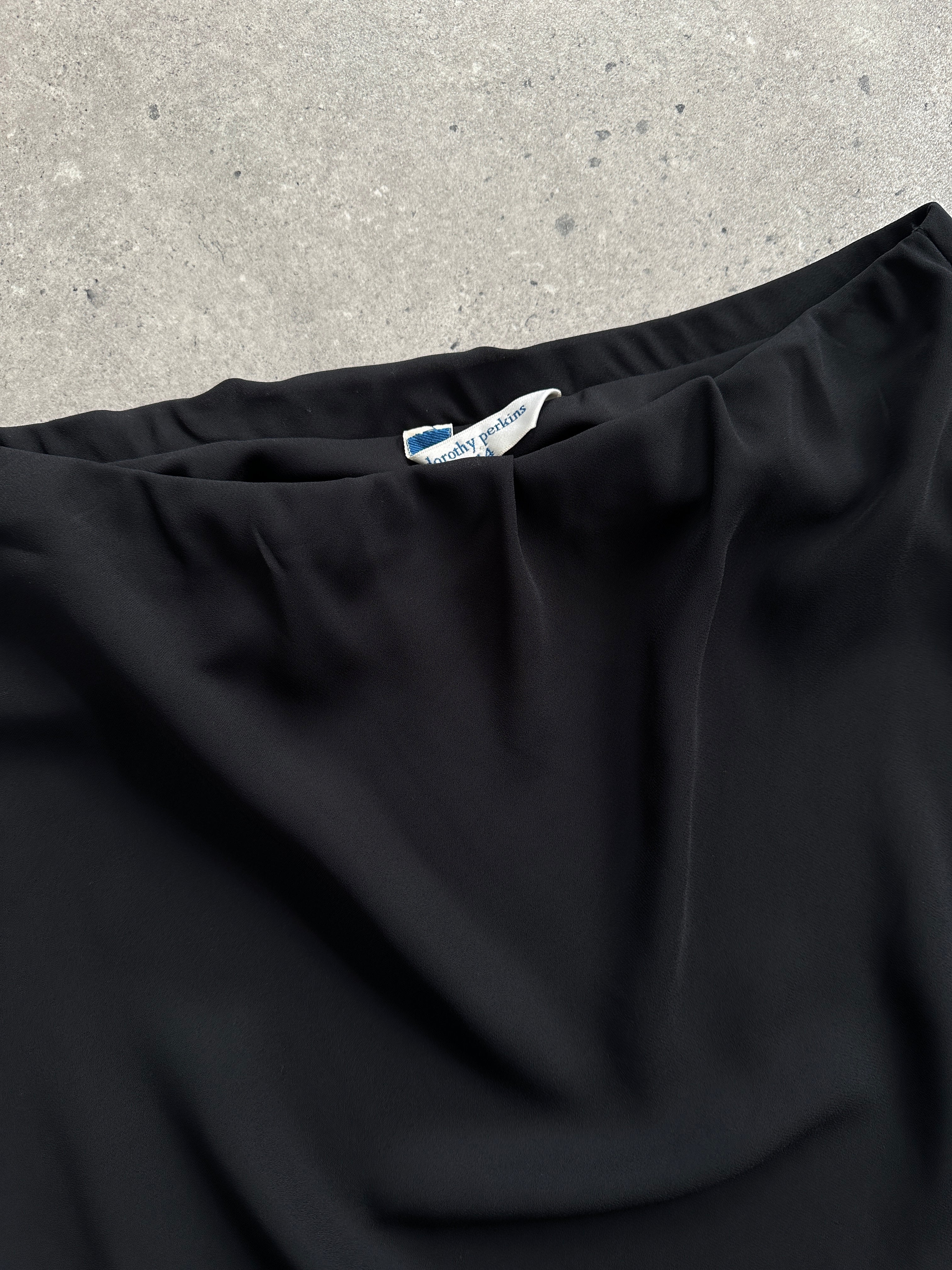 Vintage floaty double-layered midi skirt in soft fabric, featuring a flowy design and adjustable waist from W30 to W34.