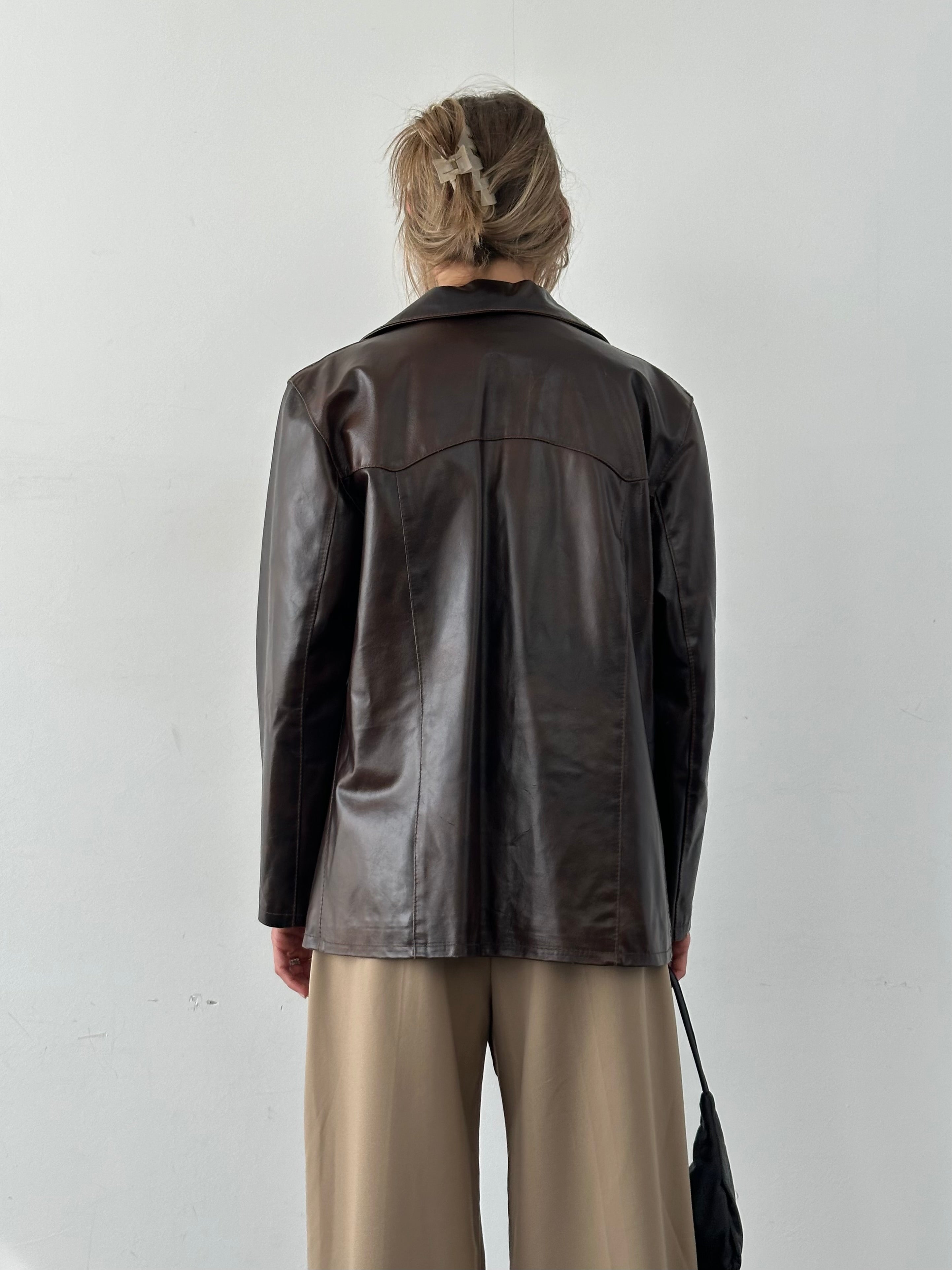 Conbipel boxy leather jacket in size L, featuring a stylish design with smooth leather and modern silhouette.