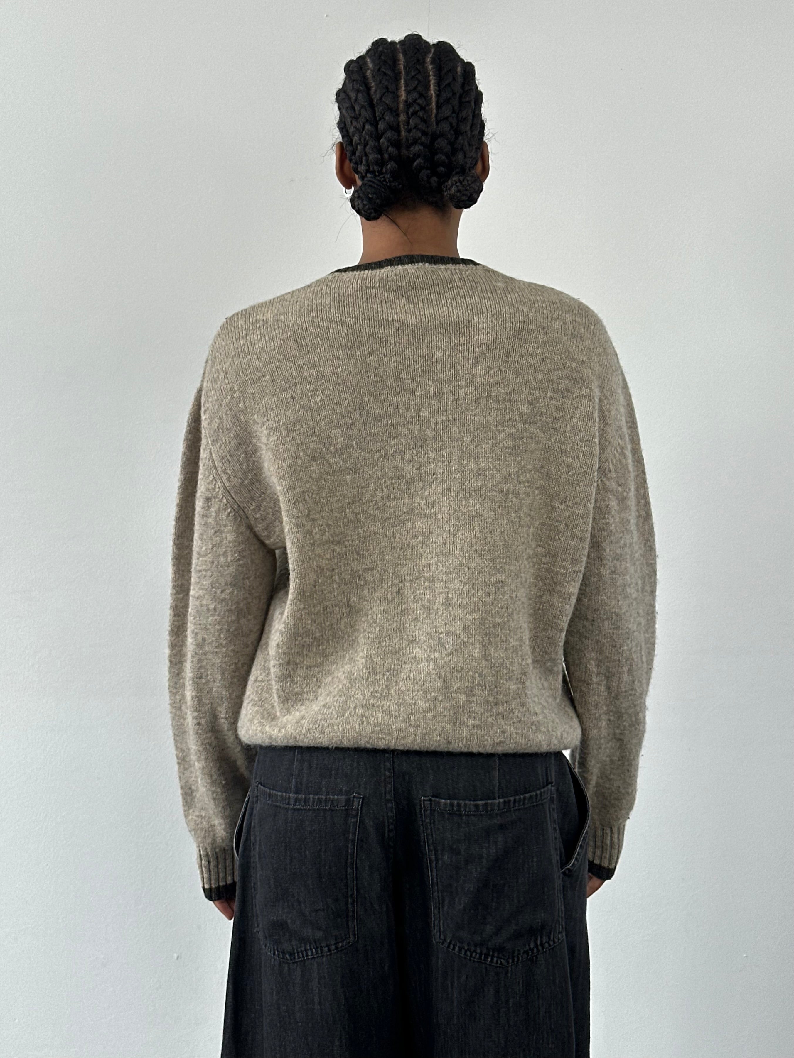 Burberry London 2000s merino wool V-neck knitted jumper in size M/L, featuring classic design and soft wool texture.