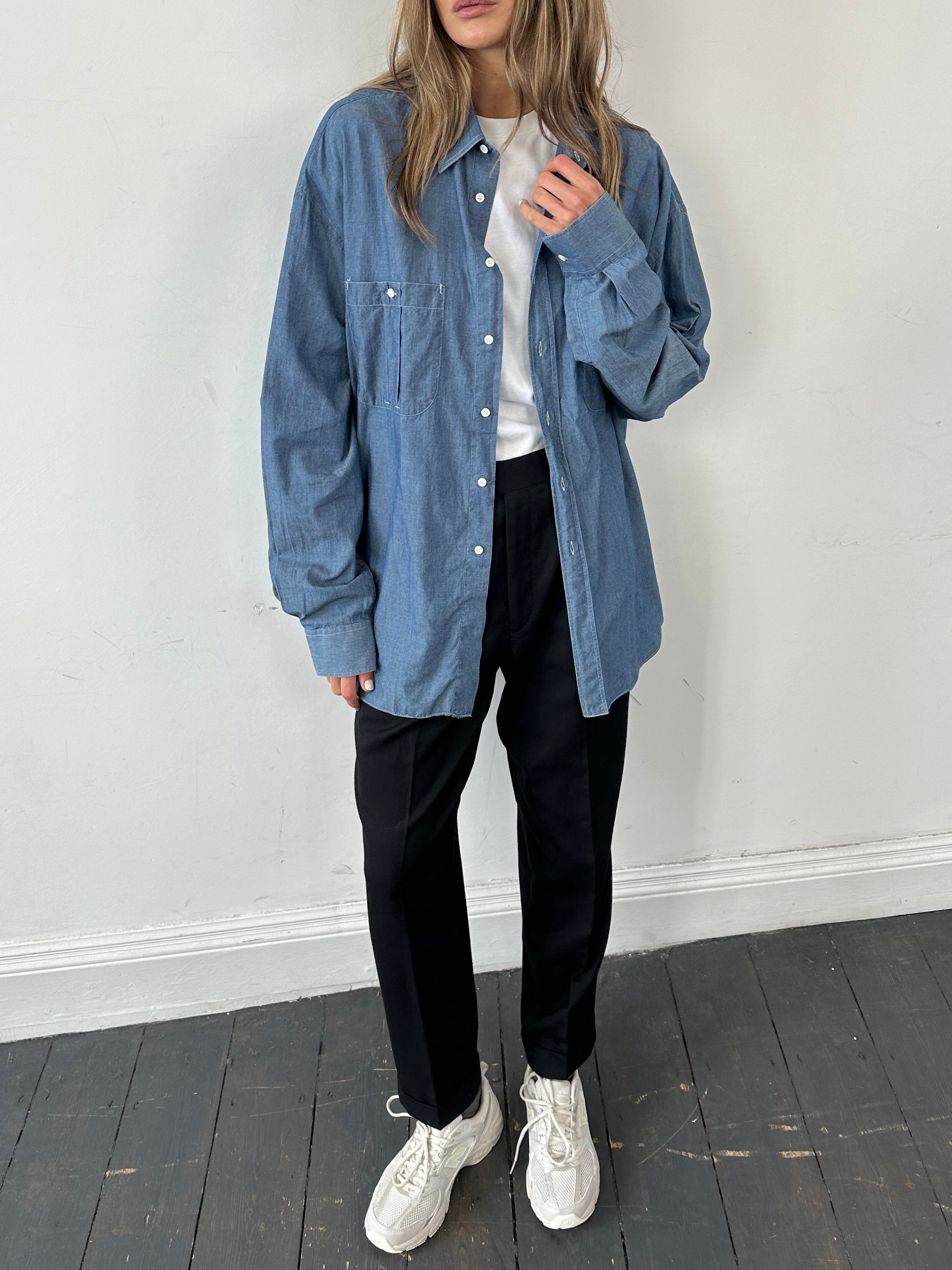 Vintage Italian vintage pure cotton shirt in size XL, featuring a classic design and lightweight fabric.