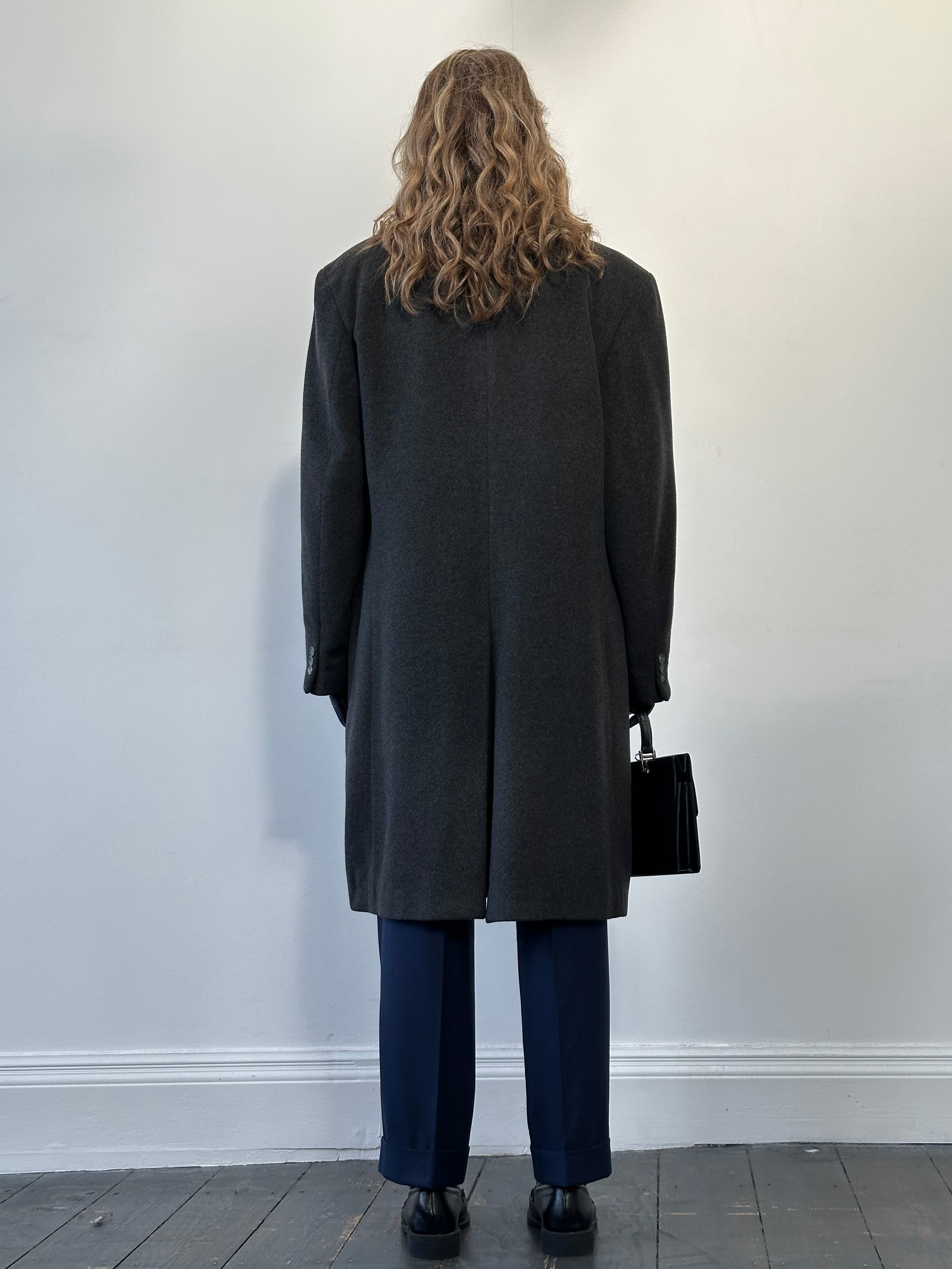 Vintage 1980s pure cashmere coat with concealed placket in size XL, showcasing classic design and soft fabric texture.