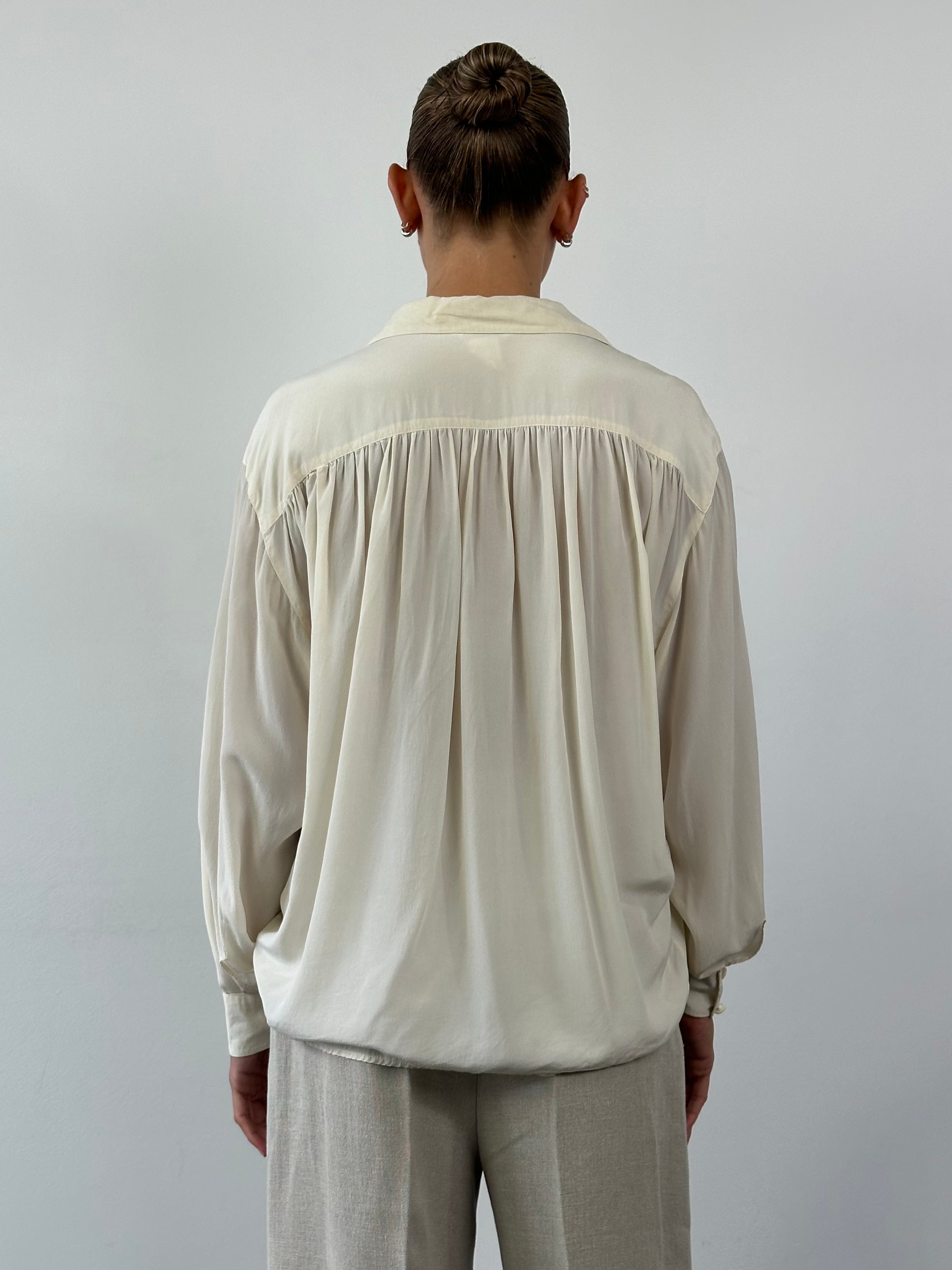 Marella Circa 90s pure silk pleated shirt in size L, featuring a classic design with elegant pleats and a smooth silk fabric.