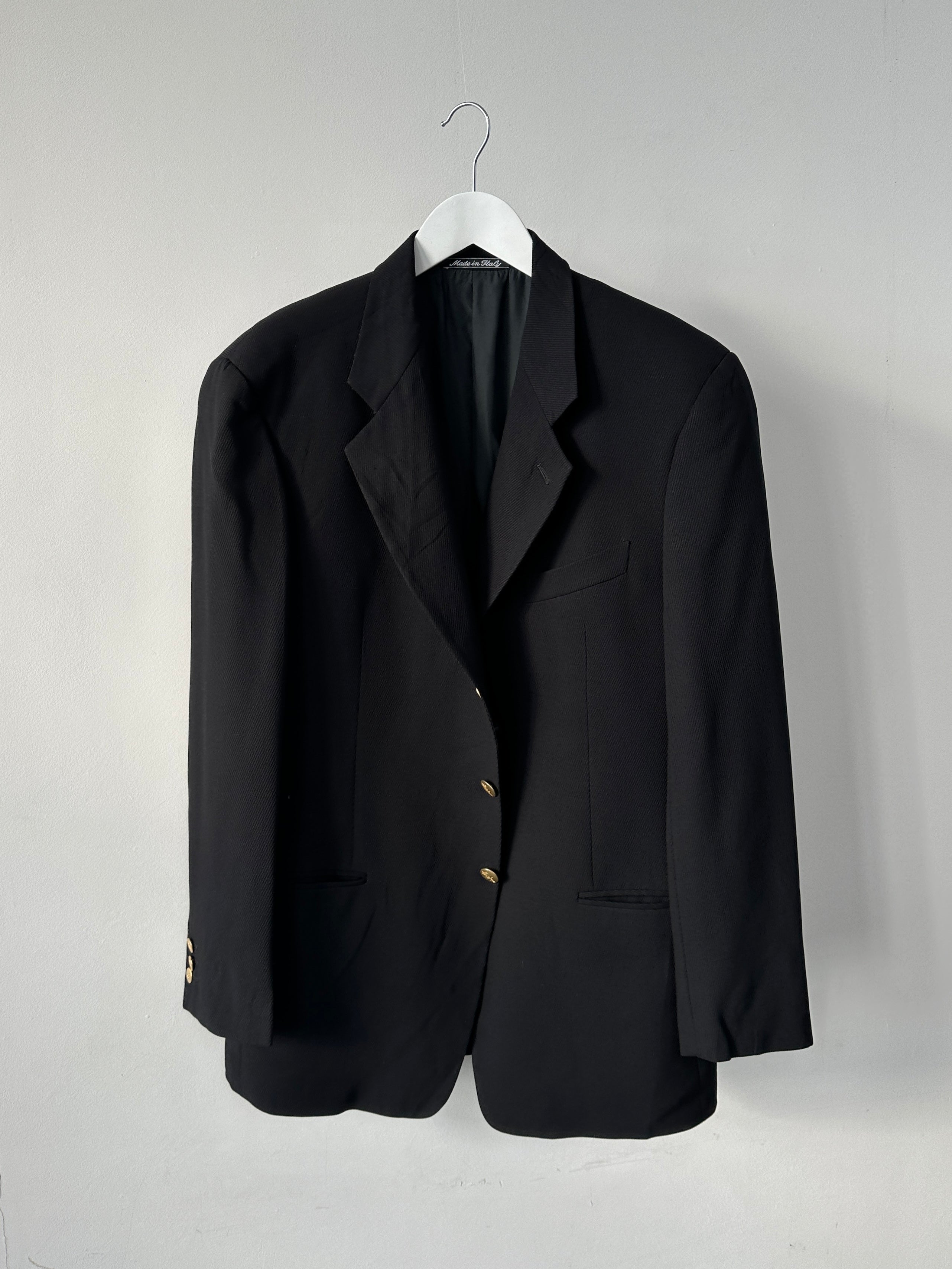 Giorgio Armani pure wool twill single-breasted blazer in size 40R/L, navy blue, tailored with notch lapel and front button closure.
