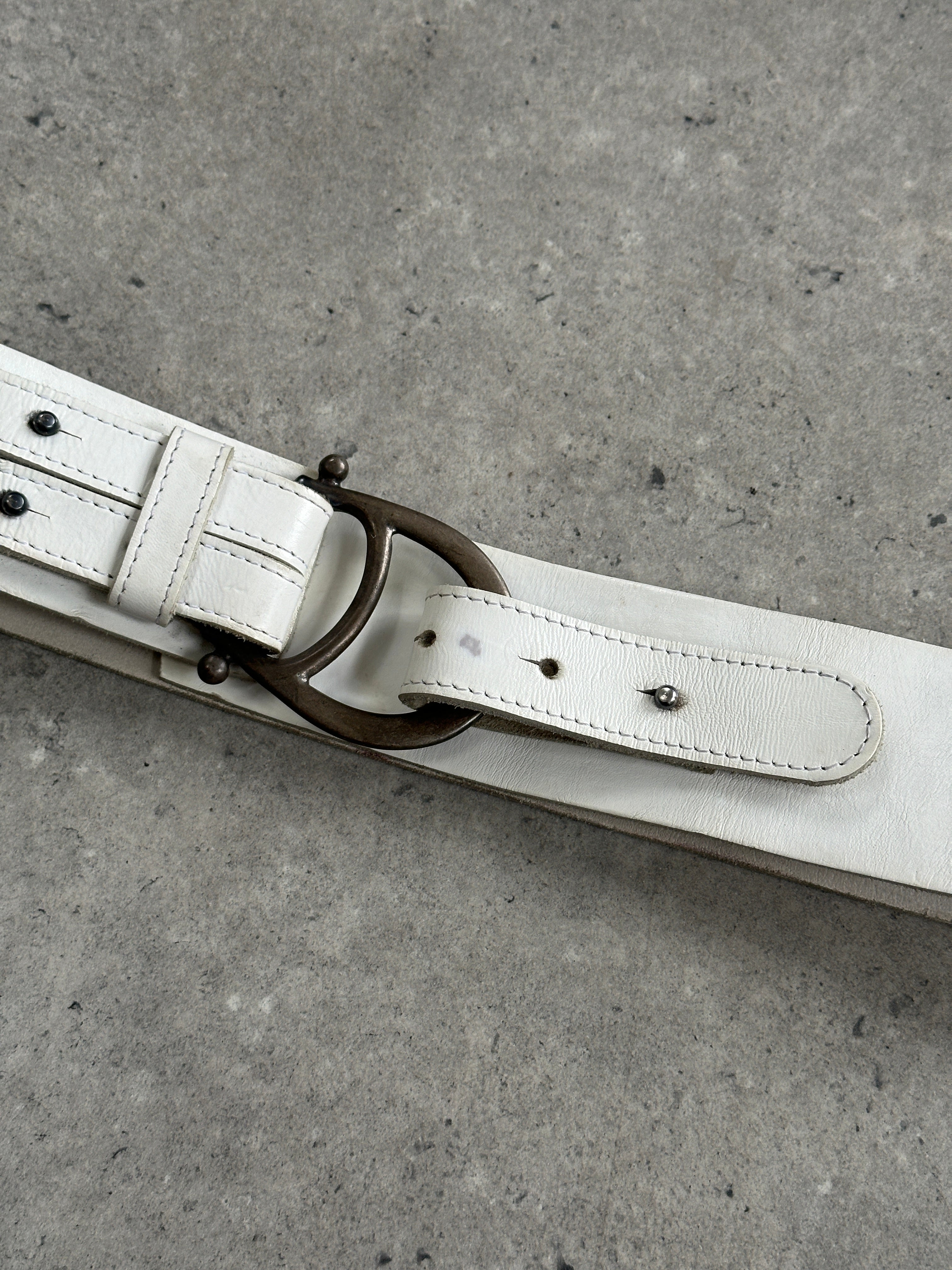 Vintage Italian 1990s chrome chunky leather belt with wide W32-34 size, showcasing a stylish retro design.